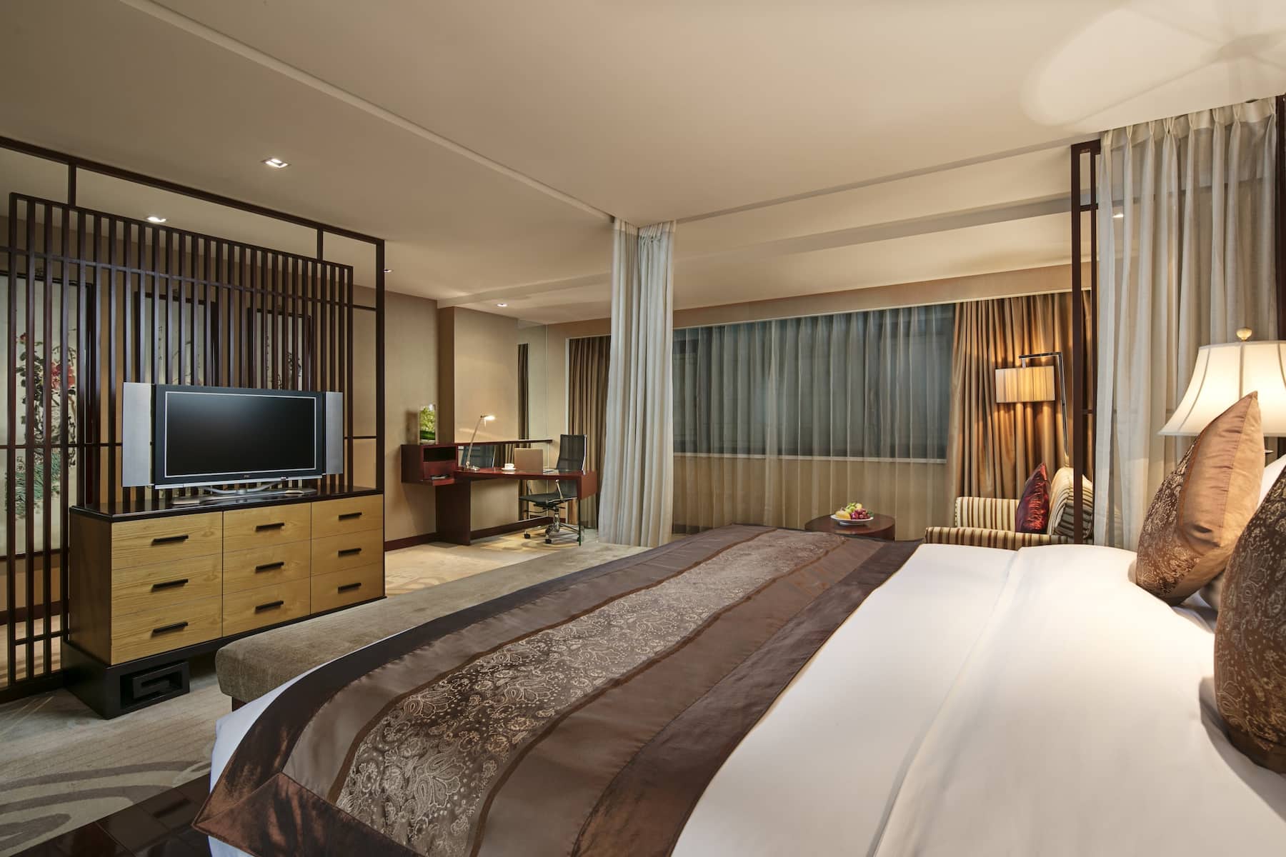 King bed guest room at the Wyndham Garden Suzhou in Suzhou, Other than US/Canada
