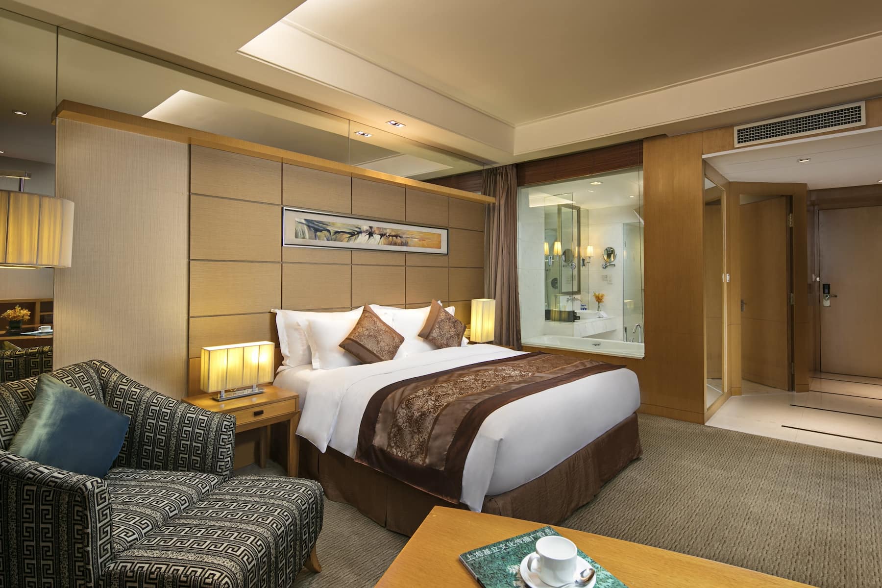 King bed guest room at the Wyndham Garden Suzhou in Suzhou, Other than US/Canada