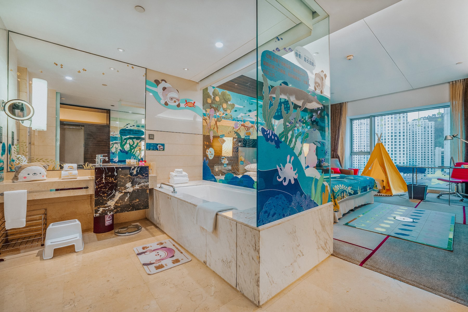 Guest room bath at the Wyndham Garden Yuhuan Downtown in Taizhou, Other than US/Canada