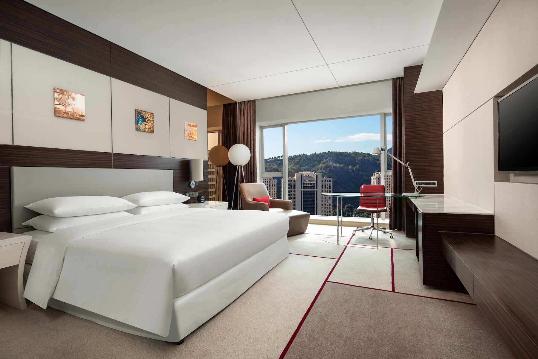 Guest room at the Wyndham Garden Yuhuan Downtown in Taizhou, Other than US/Canada