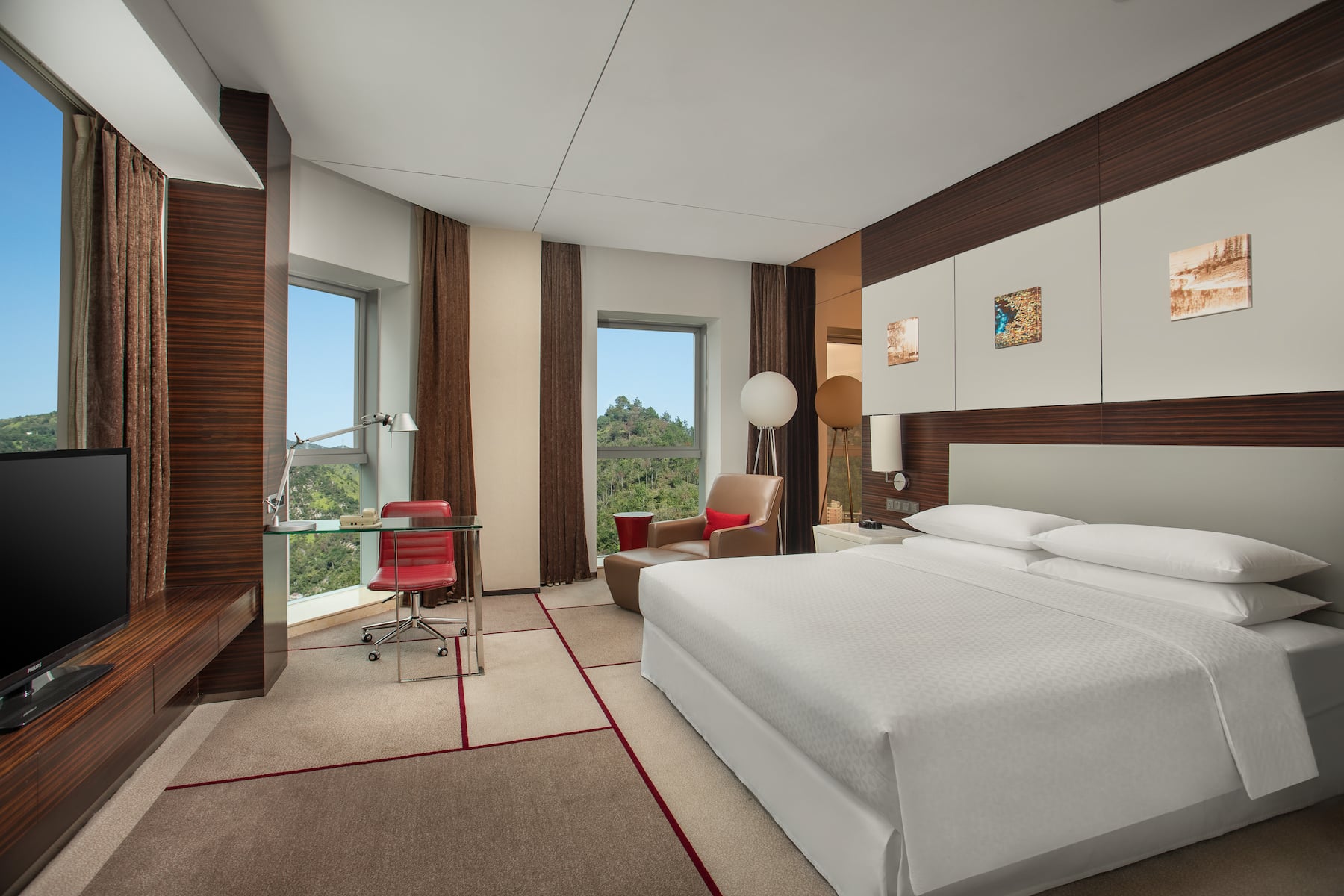 Guest room at the Wyndham Garden Yuhuan Downtown in Taizhou, Other than US/Canada
