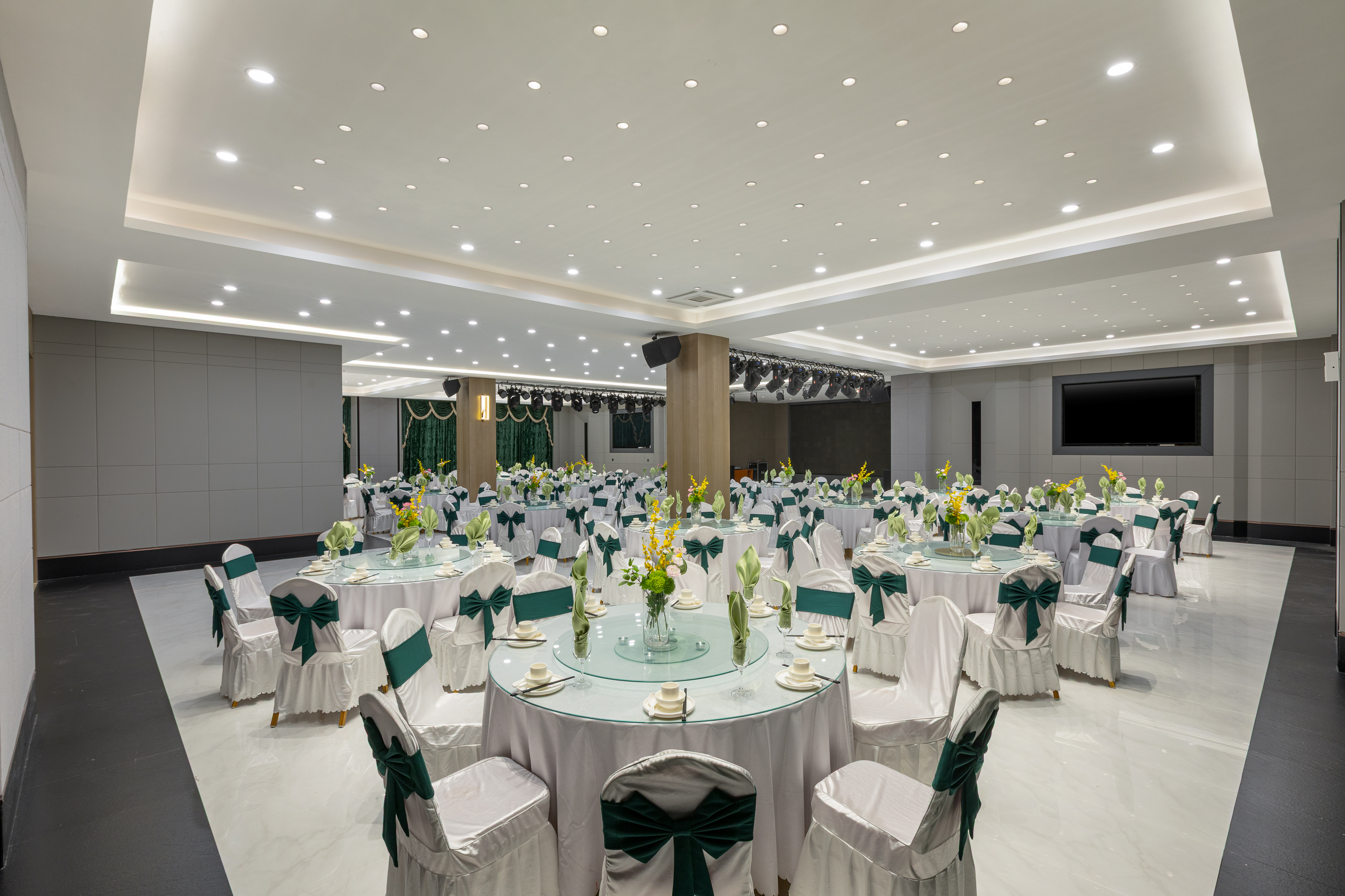 Wyndham Garden Urumchi Tianshan International Airport indoor banquet in Urumqi, Other than US/Canada