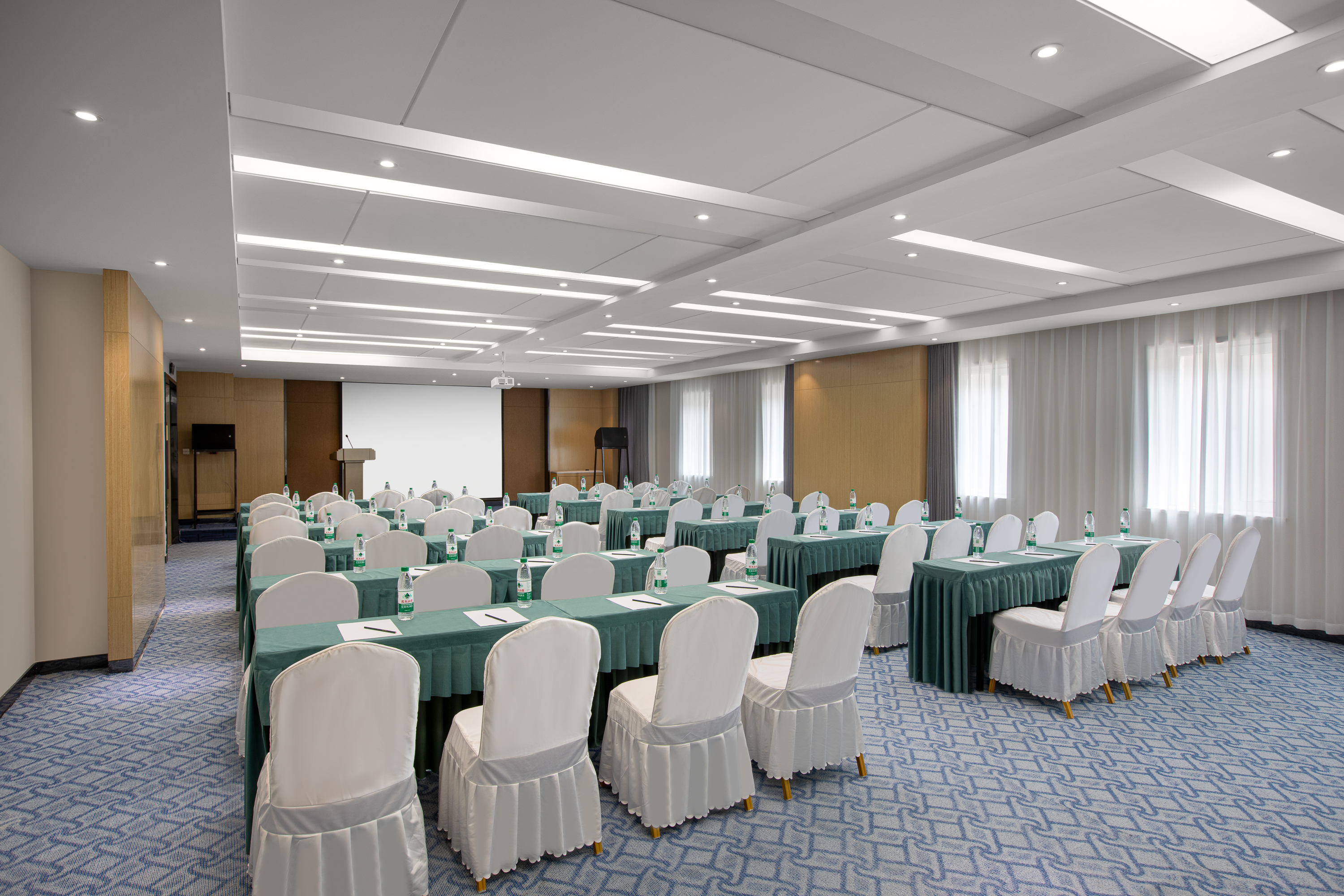 Meeting room at Wyndham Garden Urumchi Tianshan International Airport in Urumqi, Other than US/Canada