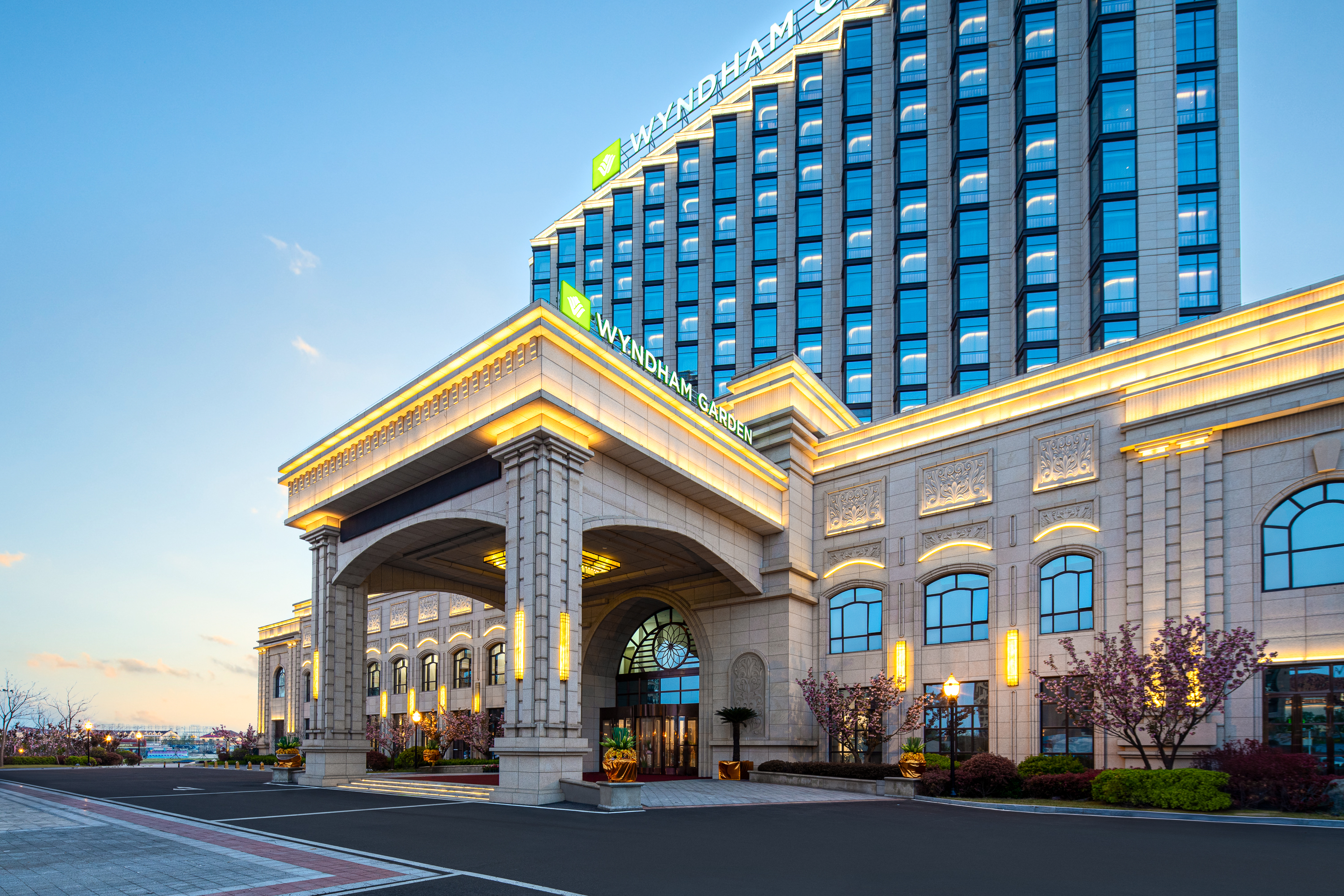 Exterior of Wyndham Garden Weihai Dream Sea hotel in Weihai, Other than US/Canada