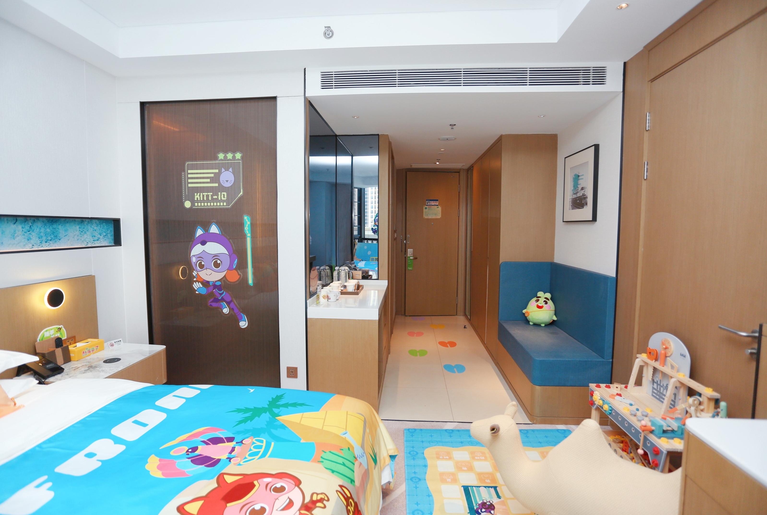 Guest room at the Wyndham Garden Weihai Dream Sea in Weihai, Other than US/Canada