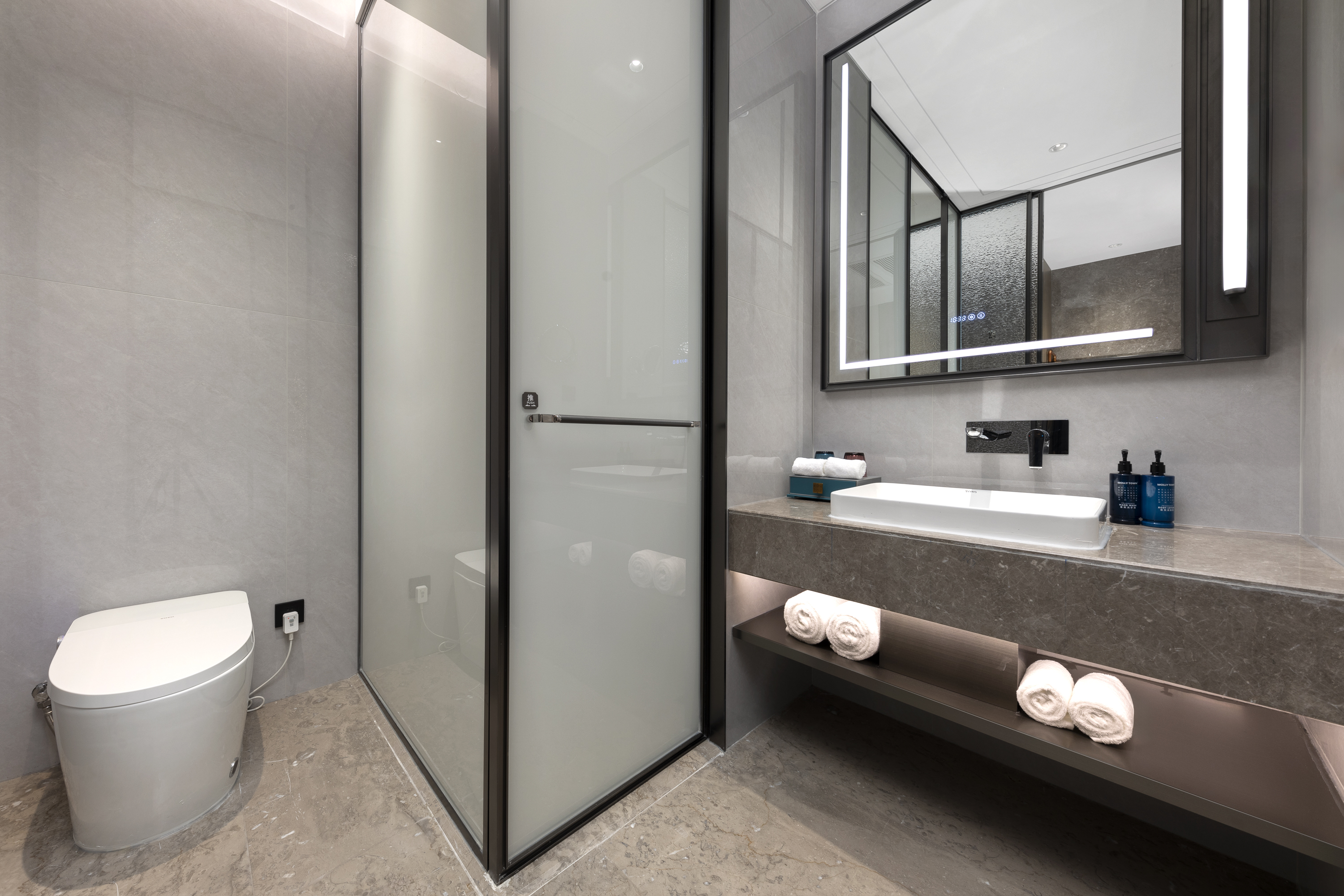 Guest room at the Wyndham Garden Xunyang Downtown in Xunyang, Other than US/Canada