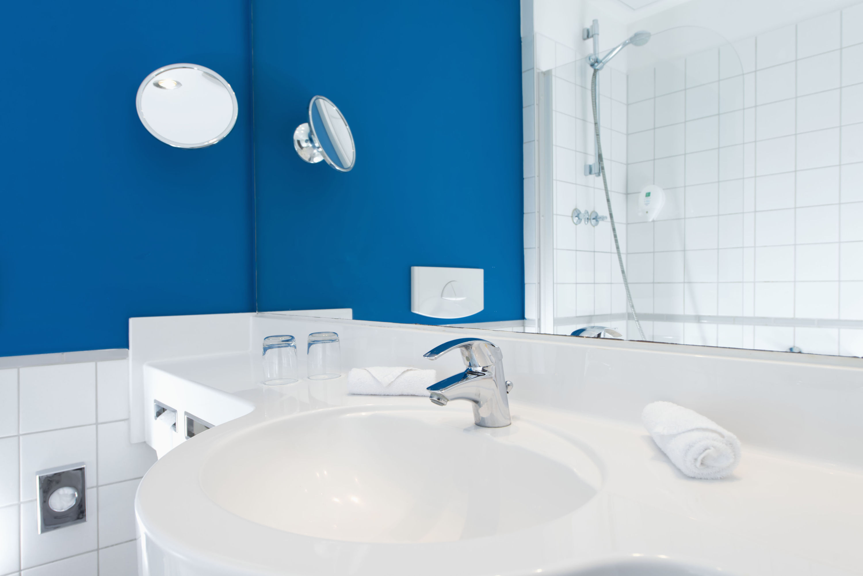 Guest room at the Wyndham Garden Duesseldorf City Centre Koenigsallee in Dusseldorf, Other than US/Canada