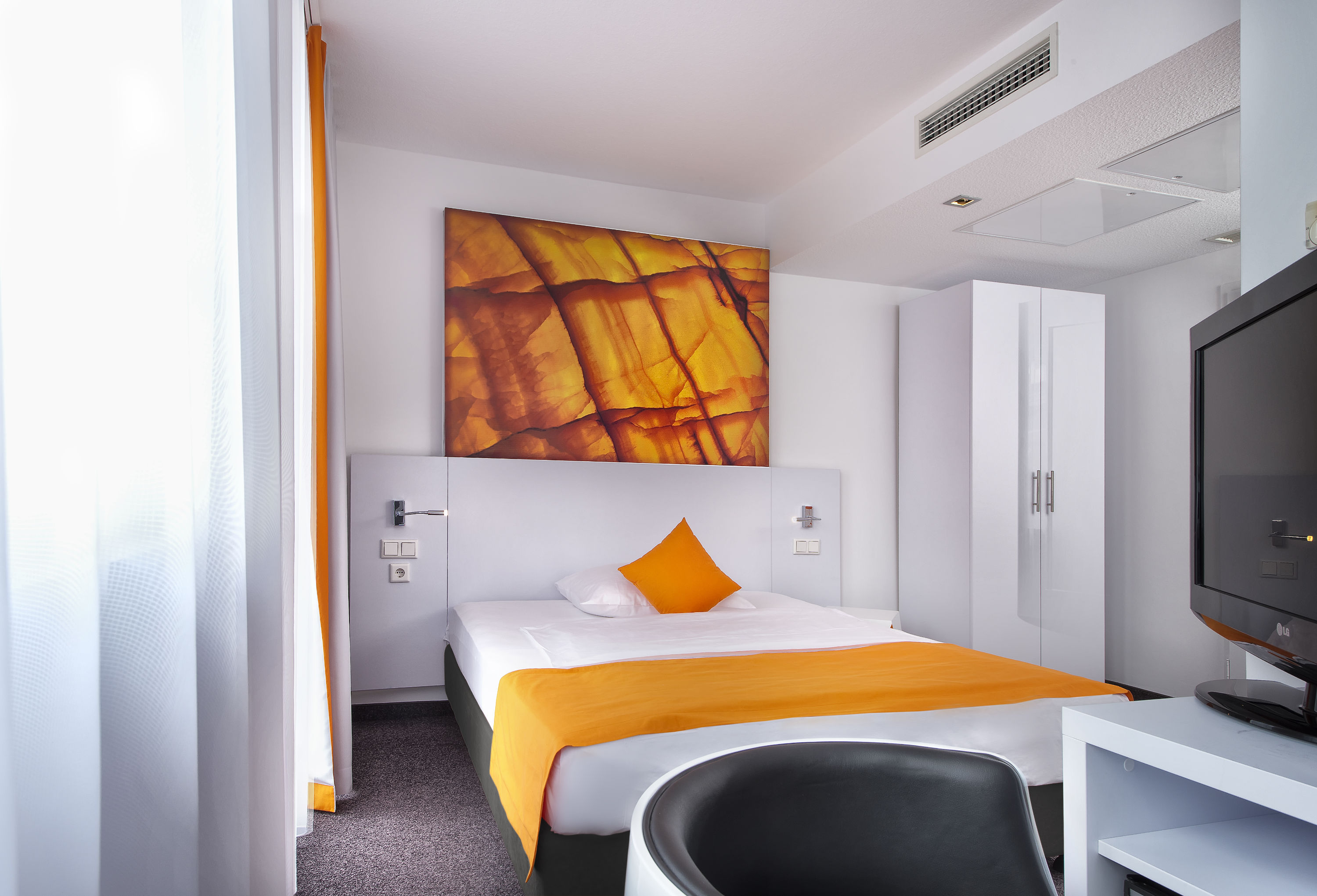 Guest room at the Wyndham Garden Duesseldorf City Centre Koenigsallee in Dusseldorf, Other than US/Canada