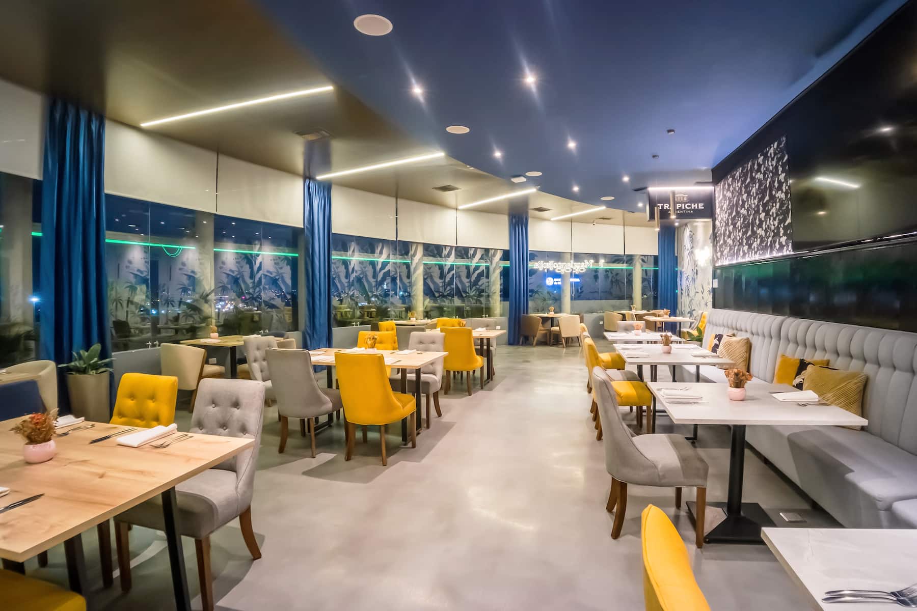 Wyndham Garden Guayaquil restaurant in Guayaquil, Other than US/Canada