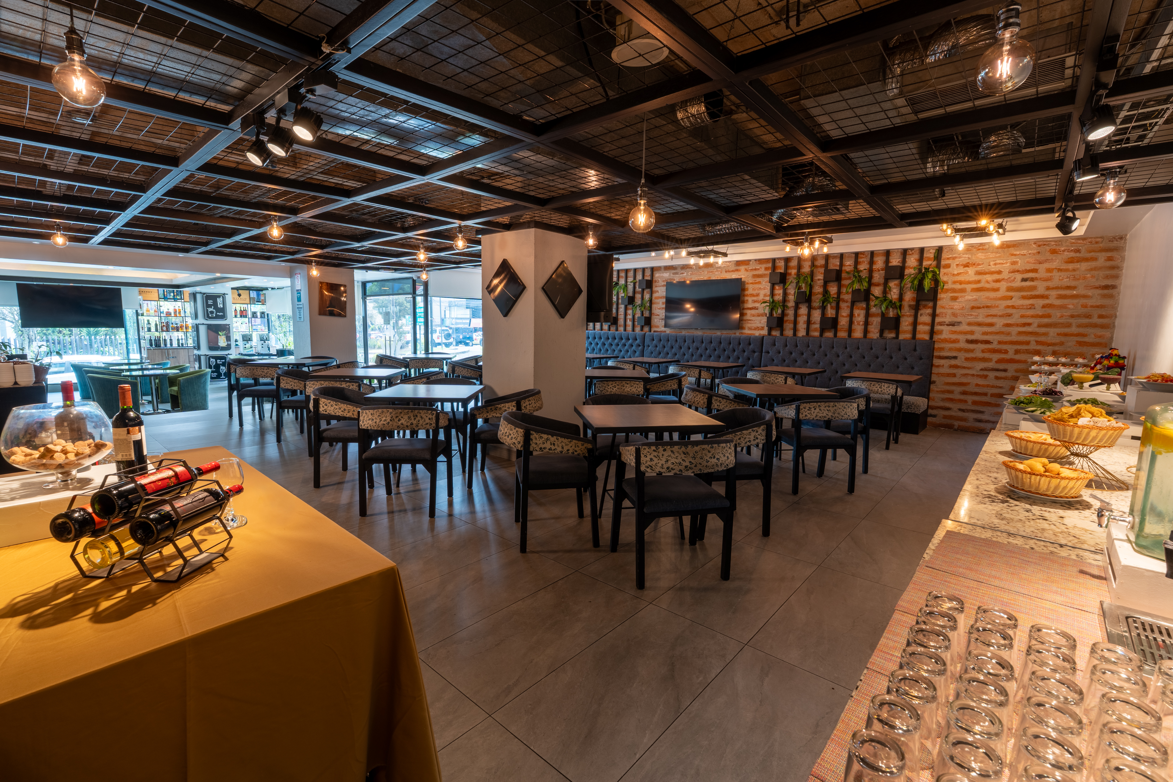 Wyndham Garden Quito restaurant in Quito, Other than US/Canada