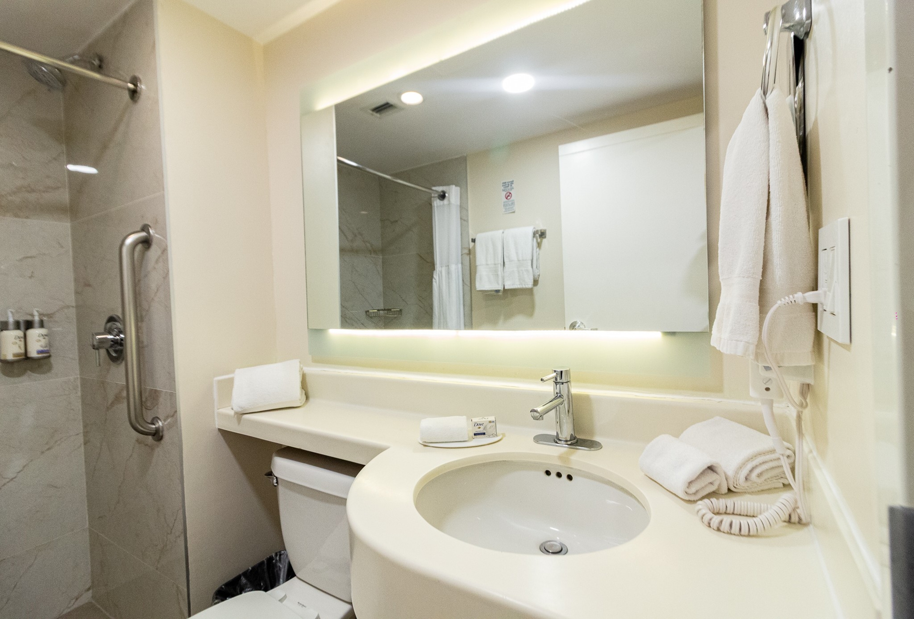 Guest room bath at the Wyndham Garden Monterrey Aeropuerto in Apodaca, Other than US/Canada