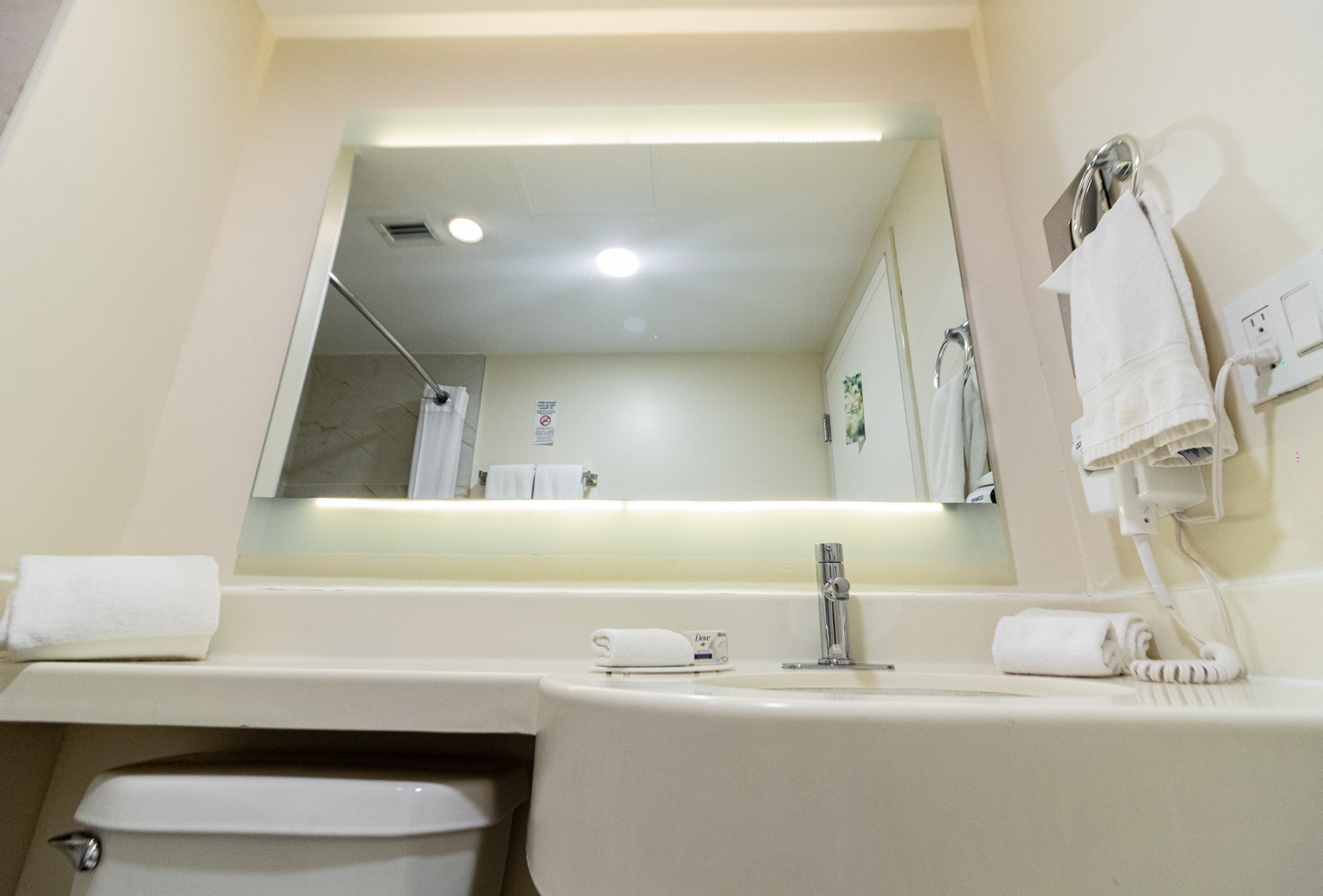 Guest room bath at the Wyndham Garden Monterrey Aeropuerto in Apodaca, Other than US/Canada