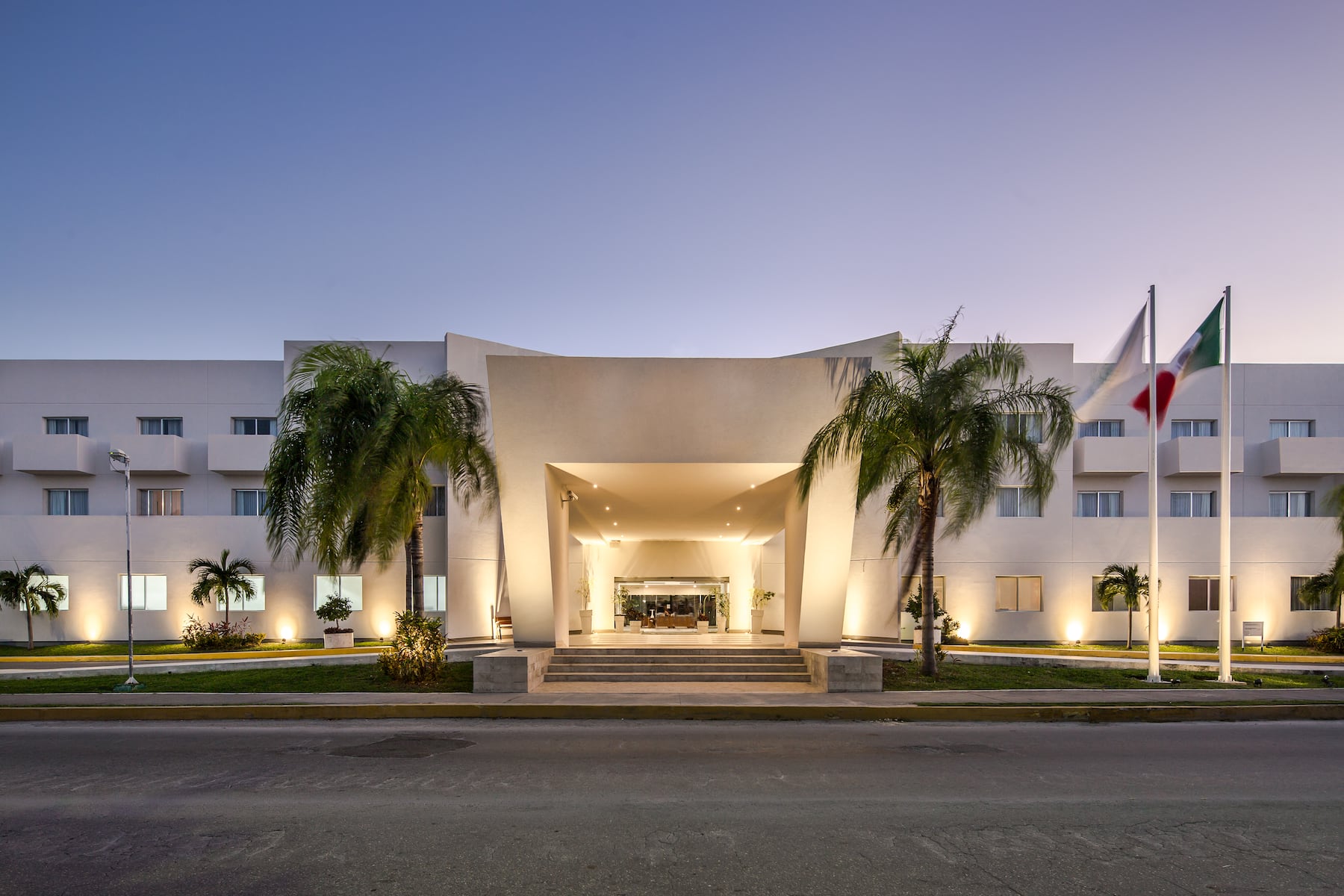 Exterior of Wyndham Garden Playa del Carmen hotel in Playa del Carmen, Other than US/Canada