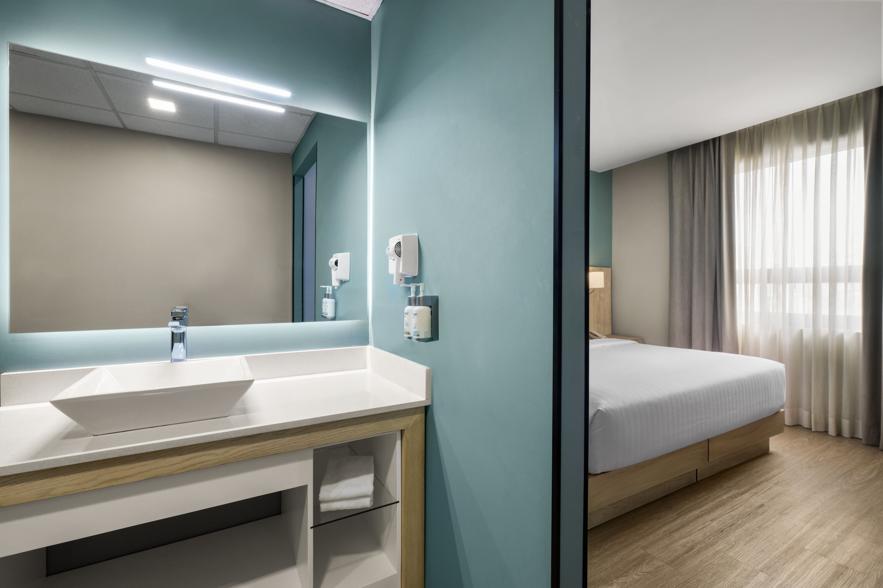 Guest room bath at the Wyndham Garden Saltillo in Saltillo, Other than US/Canada