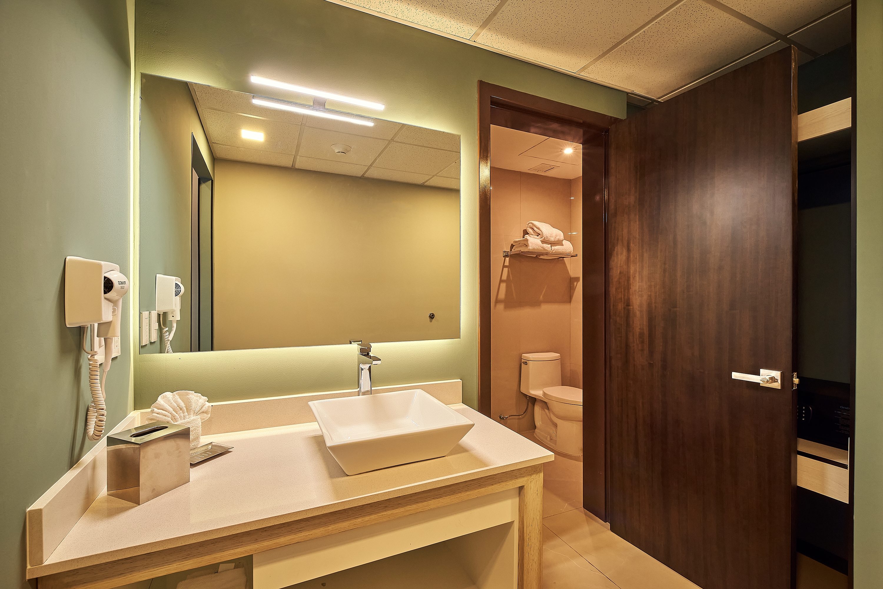 Guest room bath at the Wyndham Garden Saltillo in Saltillo, Other than US/Canada