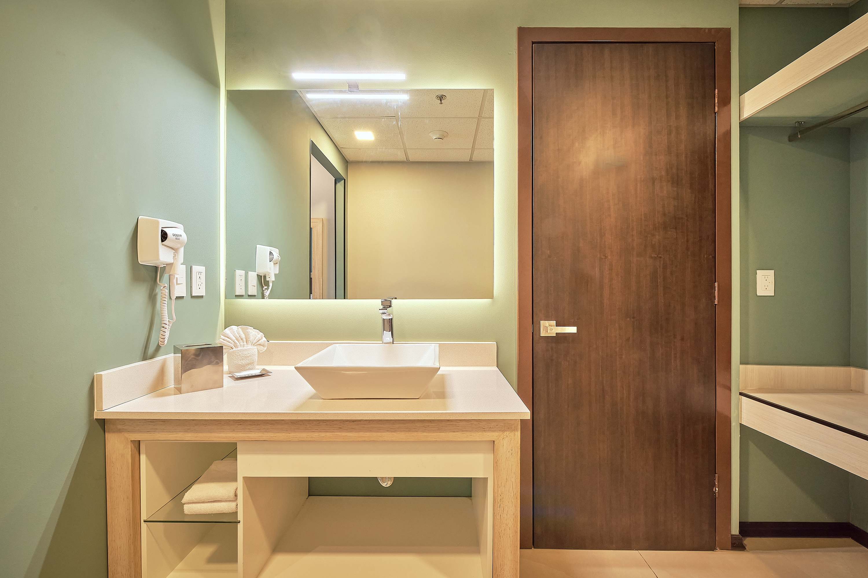 Guest room bath at the Wyndham Garden Saltillo in Saltillo, Other than US/Canada