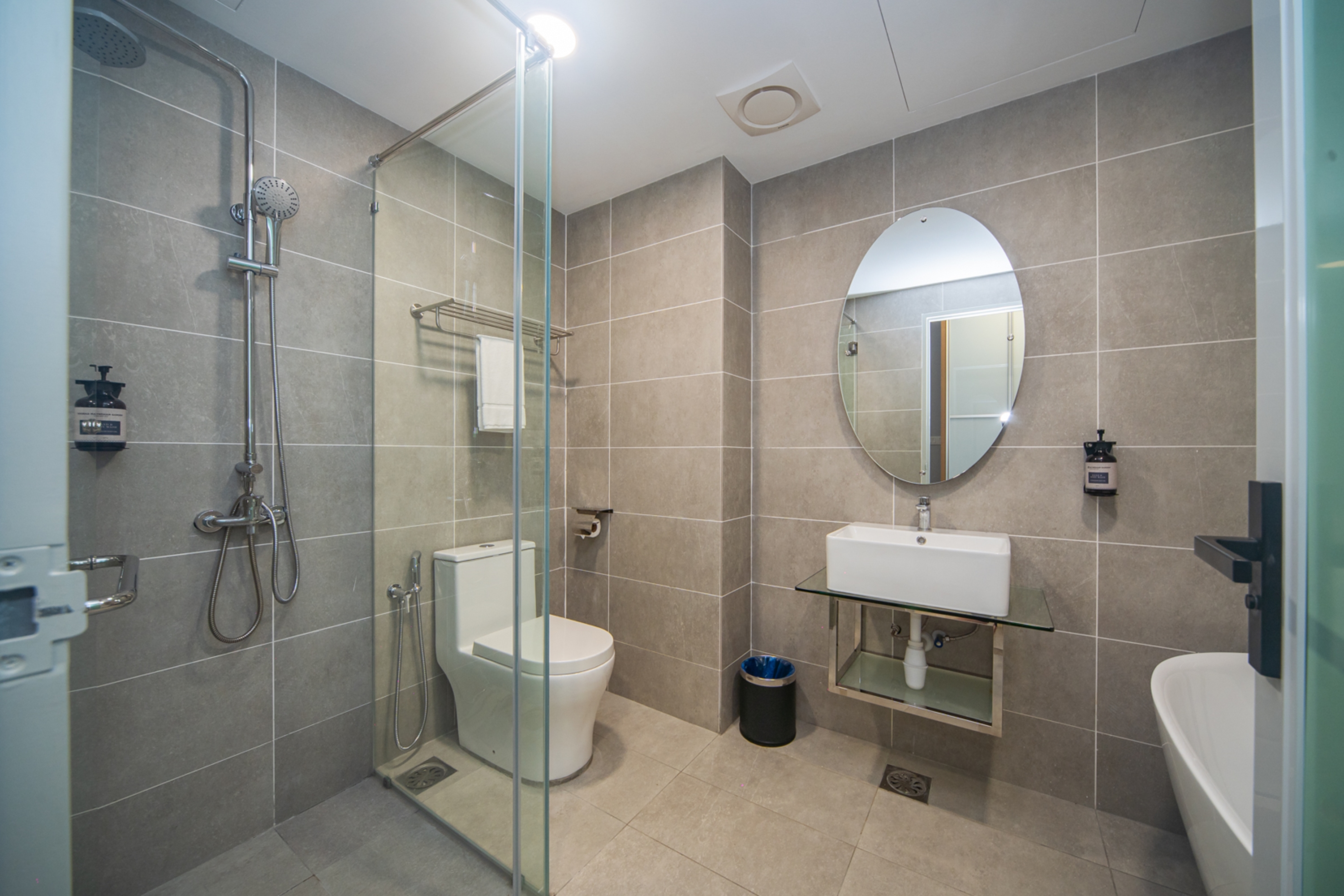 Guest room bath at the Wyndham Garden Suites Ipoh ICC in IPOH, Other than US/Canada