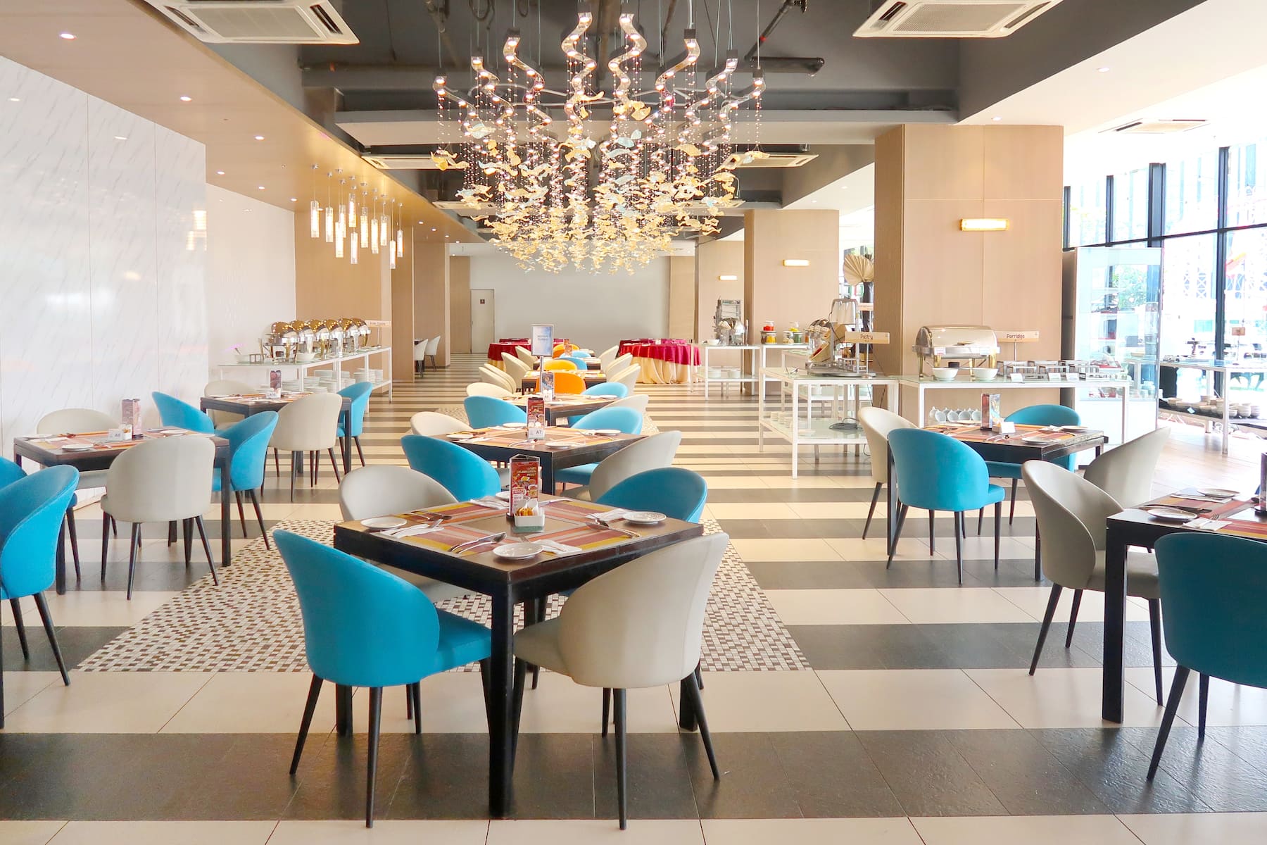 Wyndham Garden i-City Shah Alam cafe in Shah Alam, Other than US/Canada