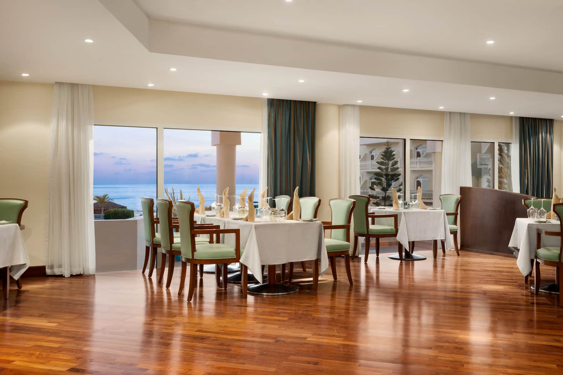 Wyndham Garden Salalah Mirbat restaurant in Salalah, Other than US/Canada