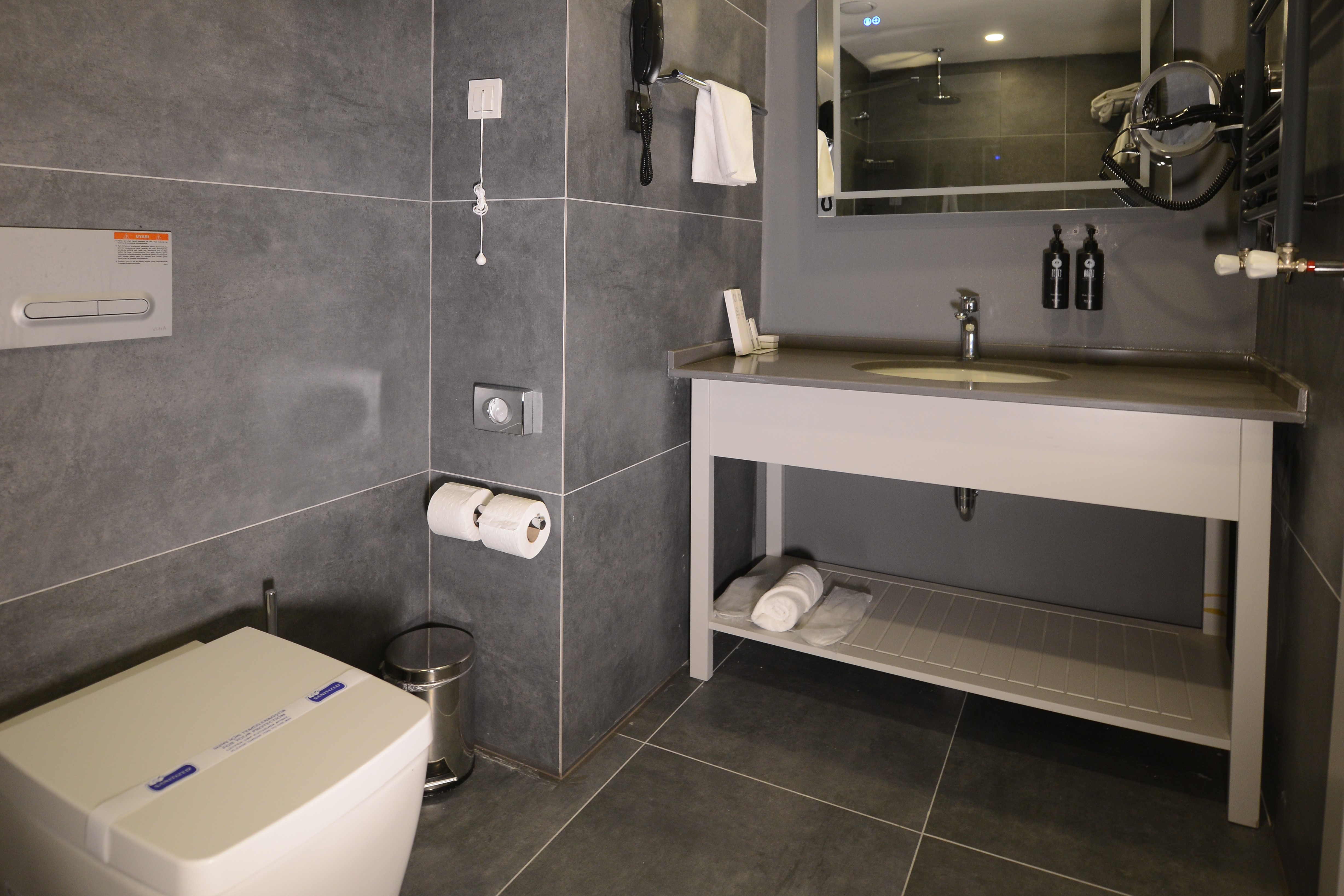 Guest room bath at the Wyndham Garden Cambasi in Ordu, Other than US/Canada