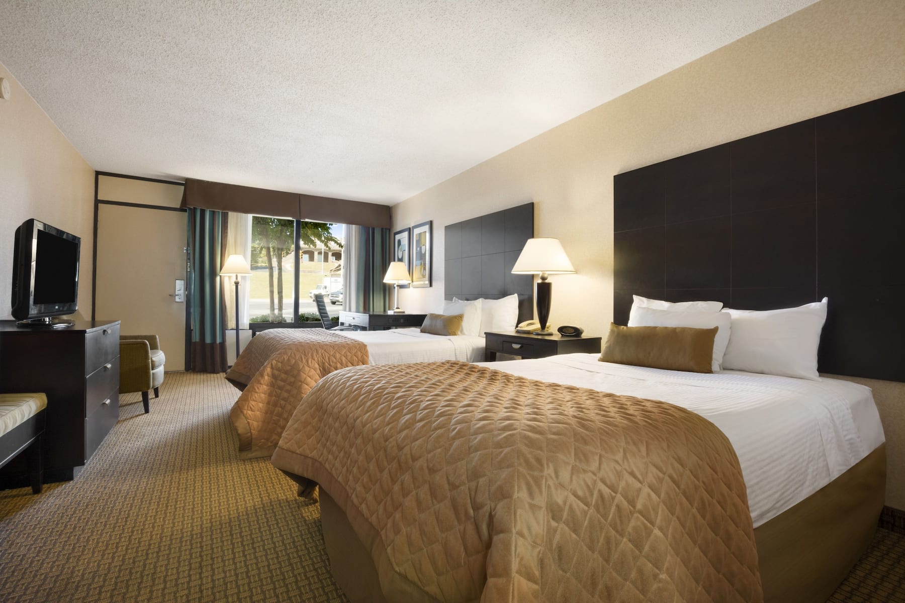 Guest room at the Wyndham Garden Lake Guntersville in Guntersville, Alabama