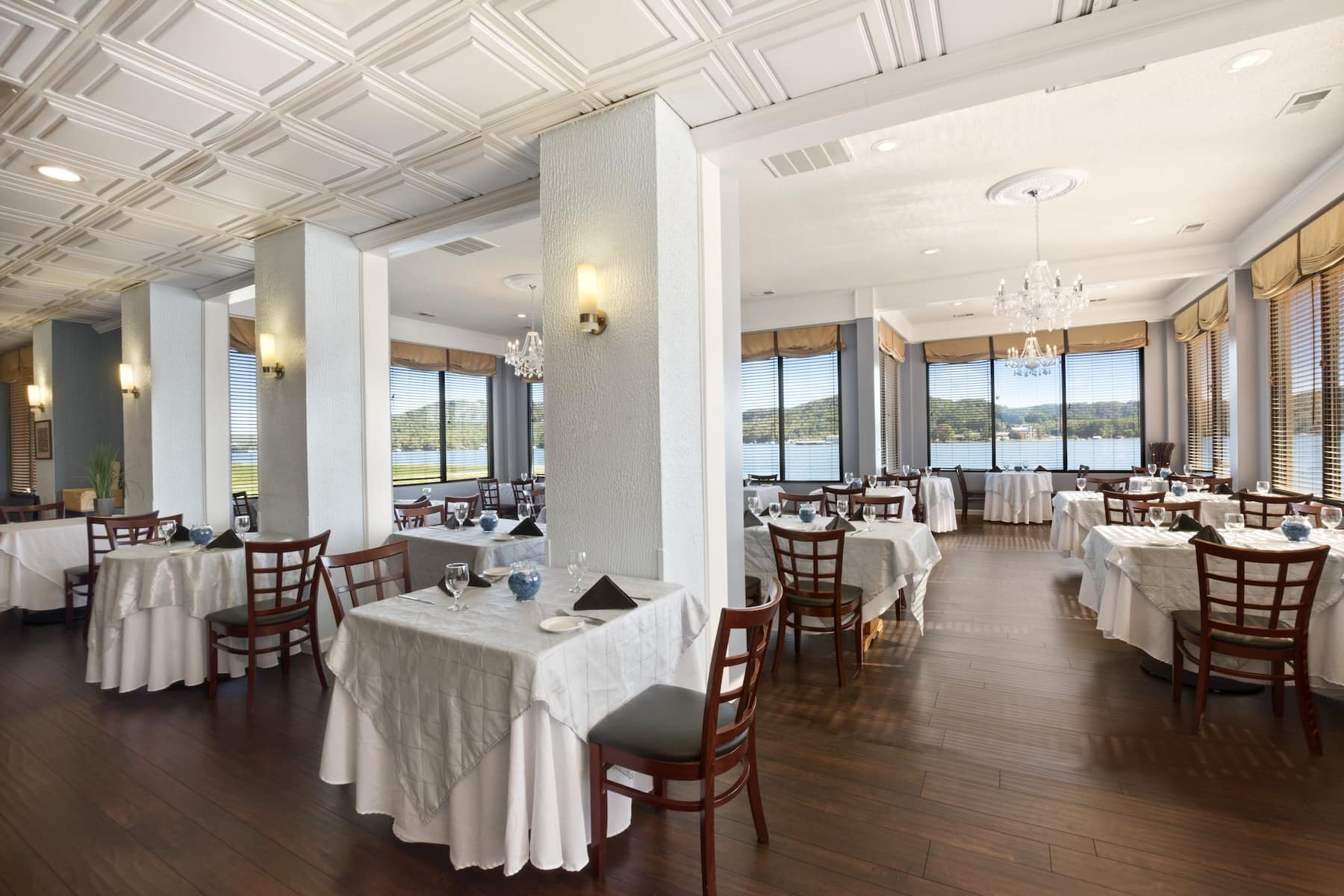 Wyndham Garden Lake Guntersville restaurant in Guntersville, Alabama