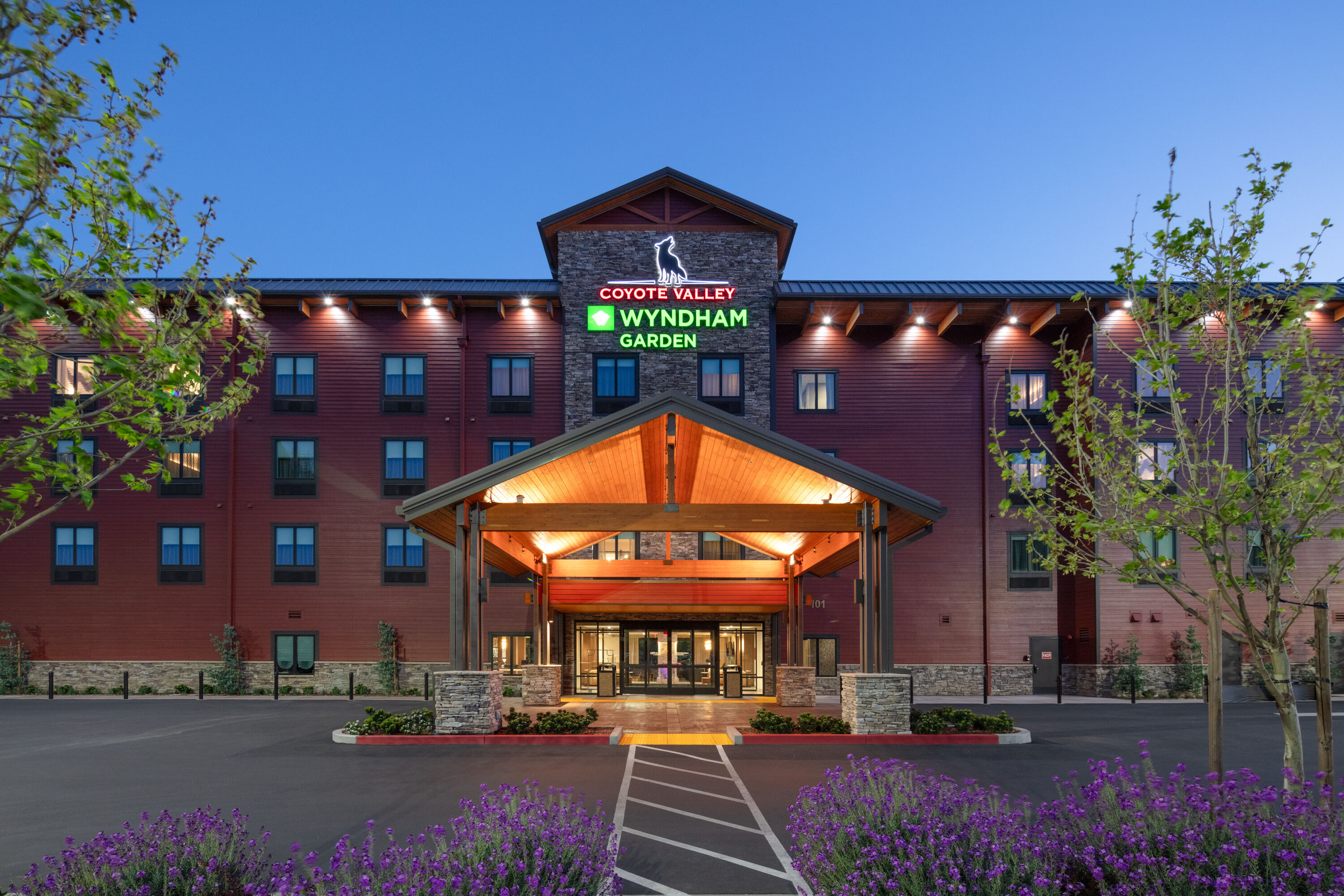 Exterior Dusk Image of Wyndham Garden Redwood Valley/Ukiah hotel in Redwood Valley, California