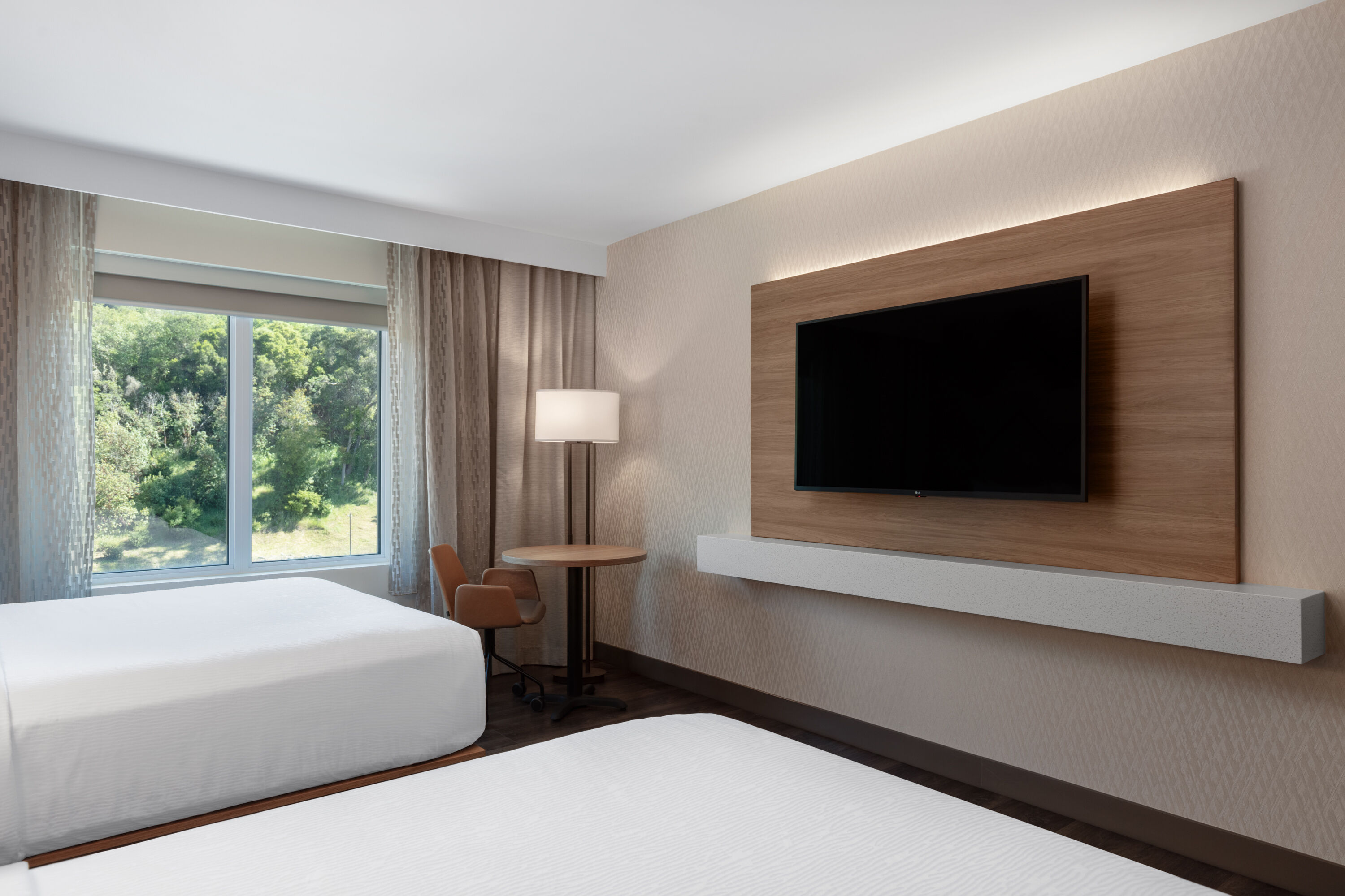 Guest room at the Wyndham Garden Redwood Valley/Ukiah in Redwood Valley, California