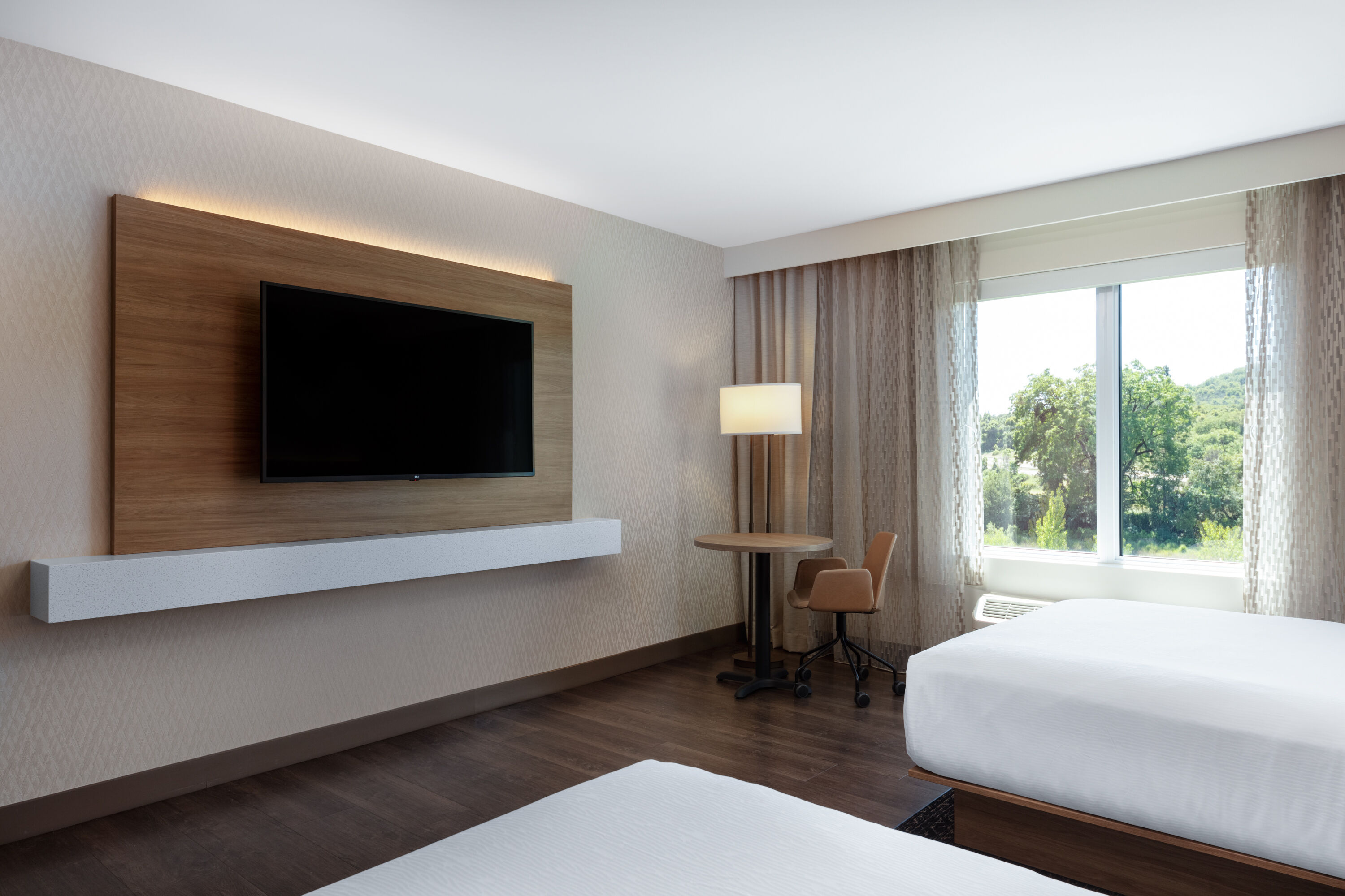 Guest room at the Wyndham Garden Redwood Valley/Ukiah in Redwood Valley, California