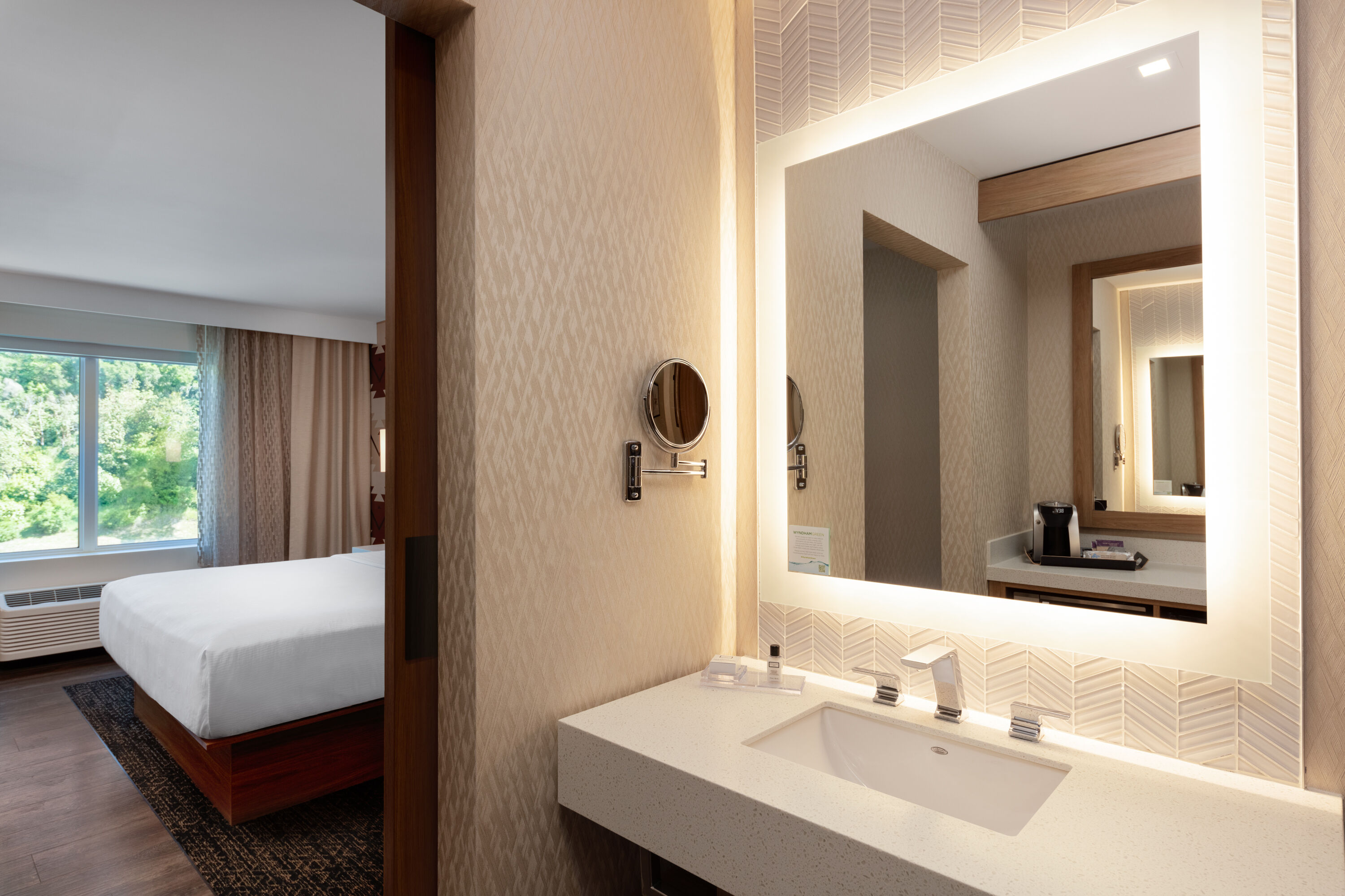 Guest room at the Wyndham Garden Redwood Valley/Ukiah in Redwood Valley, California