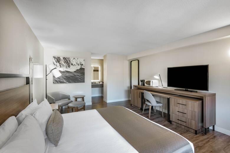 Wyndham Garden San Go Near Seaworld Hotels Ca 92110 Guest Room At The Wyndham Garden San Go Near Seaworld In California