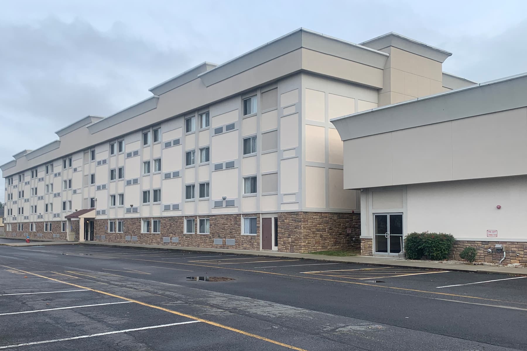 Exterior of Wyndham Garden Dover hotel in Dover, Delaware