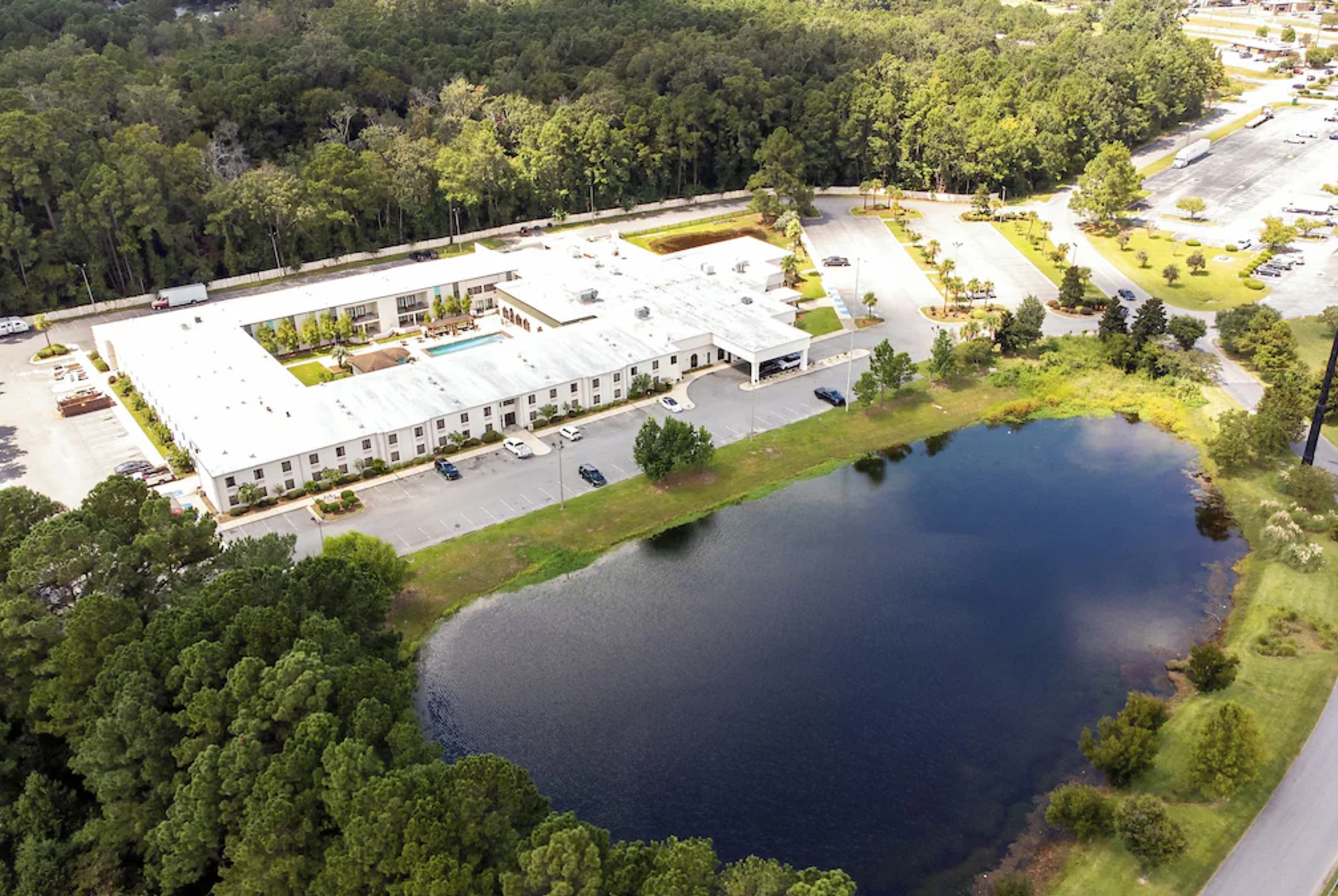 Exterior of Clarks Inn Savannah Airport hotel in Pooler, Georgia