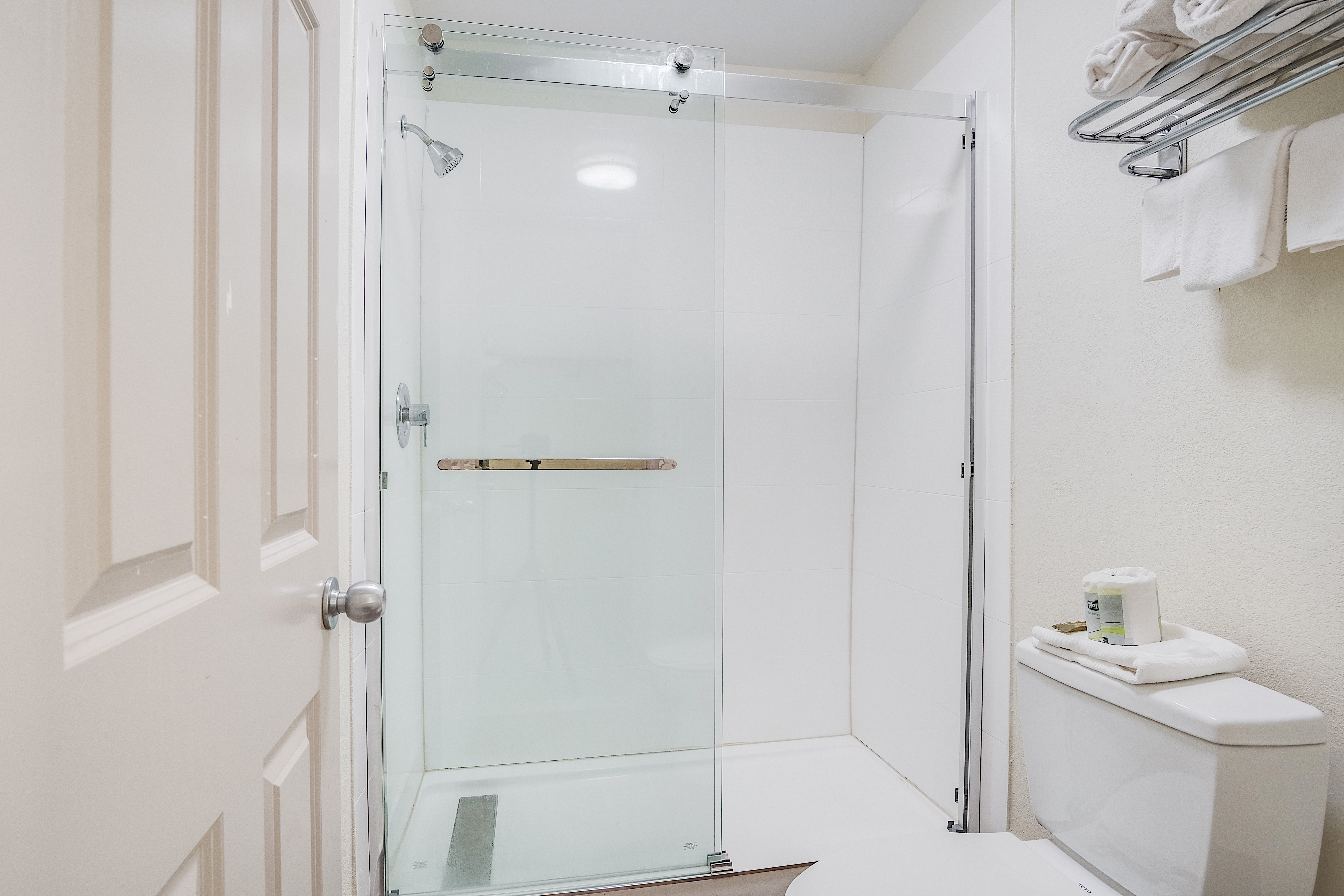 Guest room bath at the Clarks Inn Savannah Airport in Pooler, Georgia