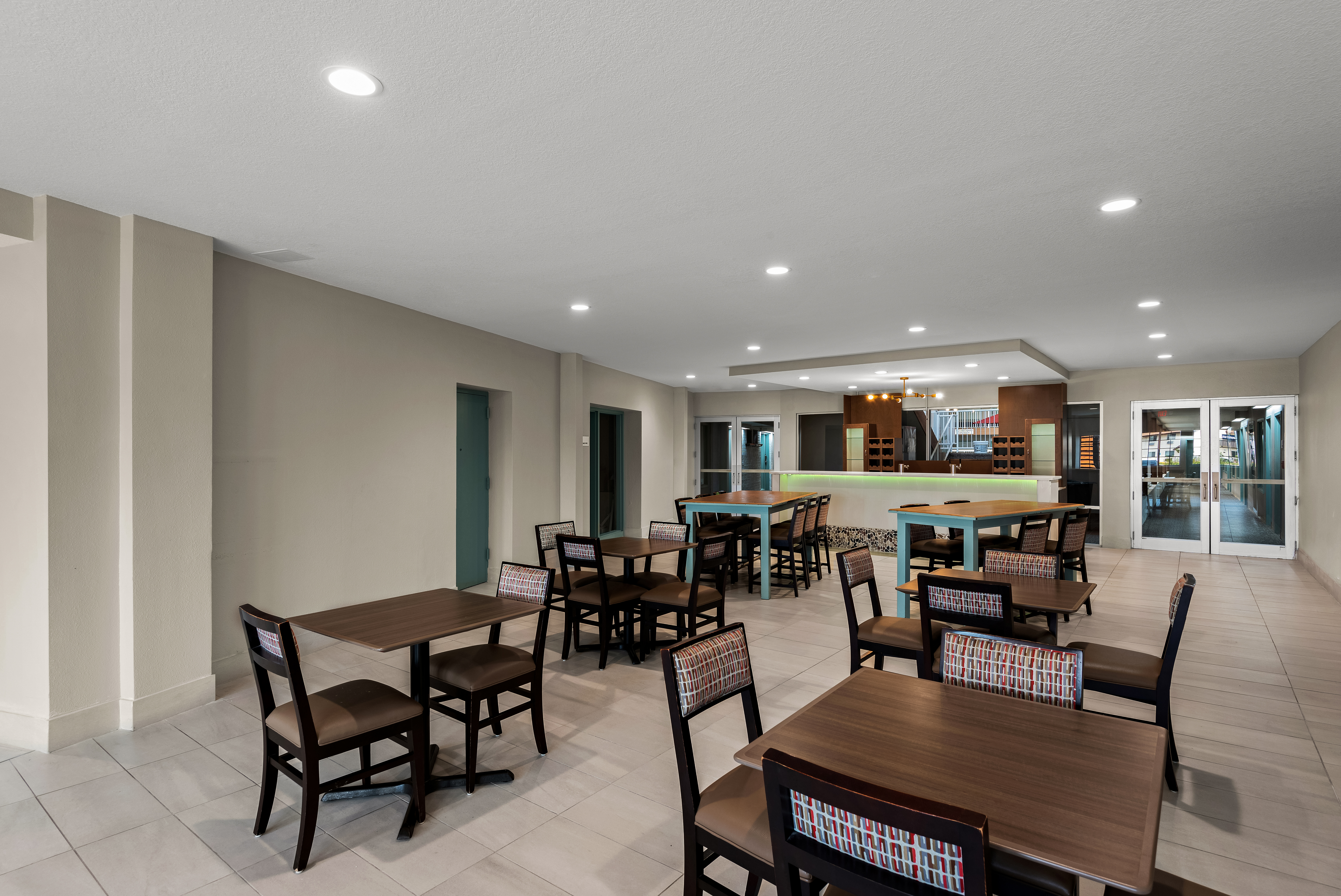 Wyndham Garden Ankeny restaurant breakfast area with seating in Ankeny, Iowa