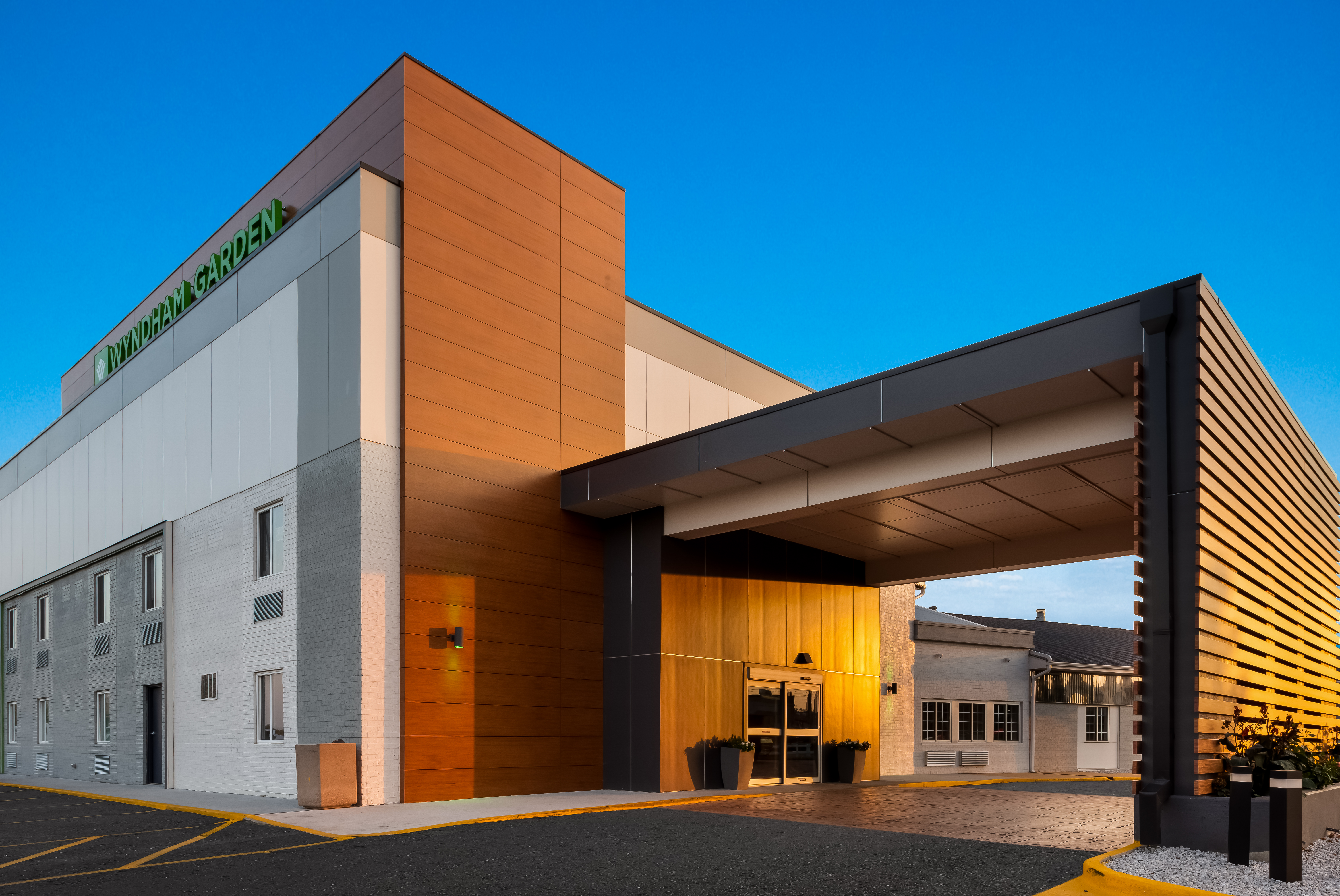 Exterior of Wyndham Garden Ankeny hotel in Ankeny, Iowa