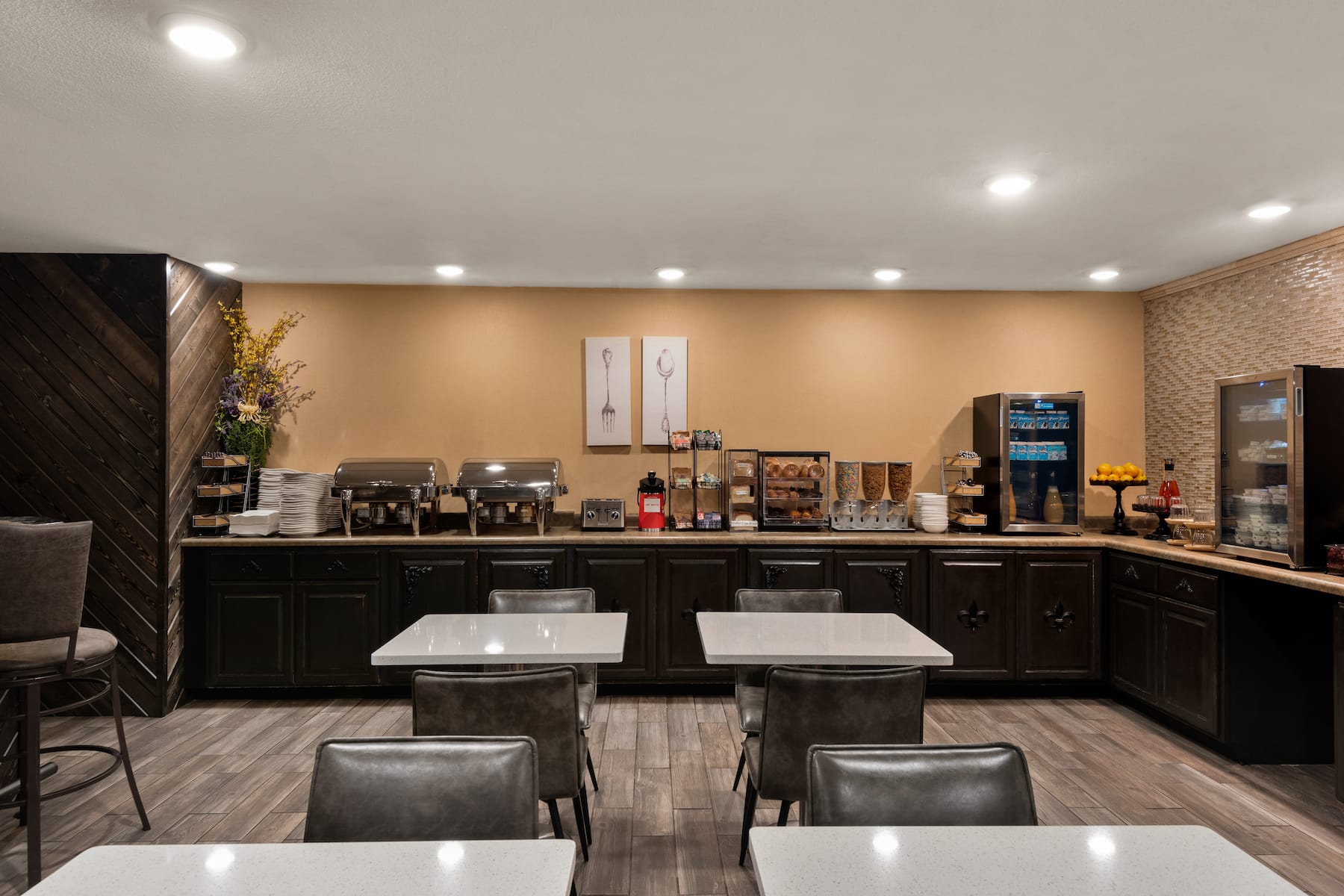 Wyndham Garden Galena Hotel & Day Spa restaurant breakfast area with seating in Galena, Illinois