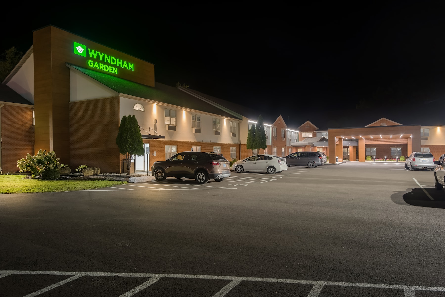 Exterior of Wyndham Garden Galena Hotel & Day Spa hotel in Galena, Illinois