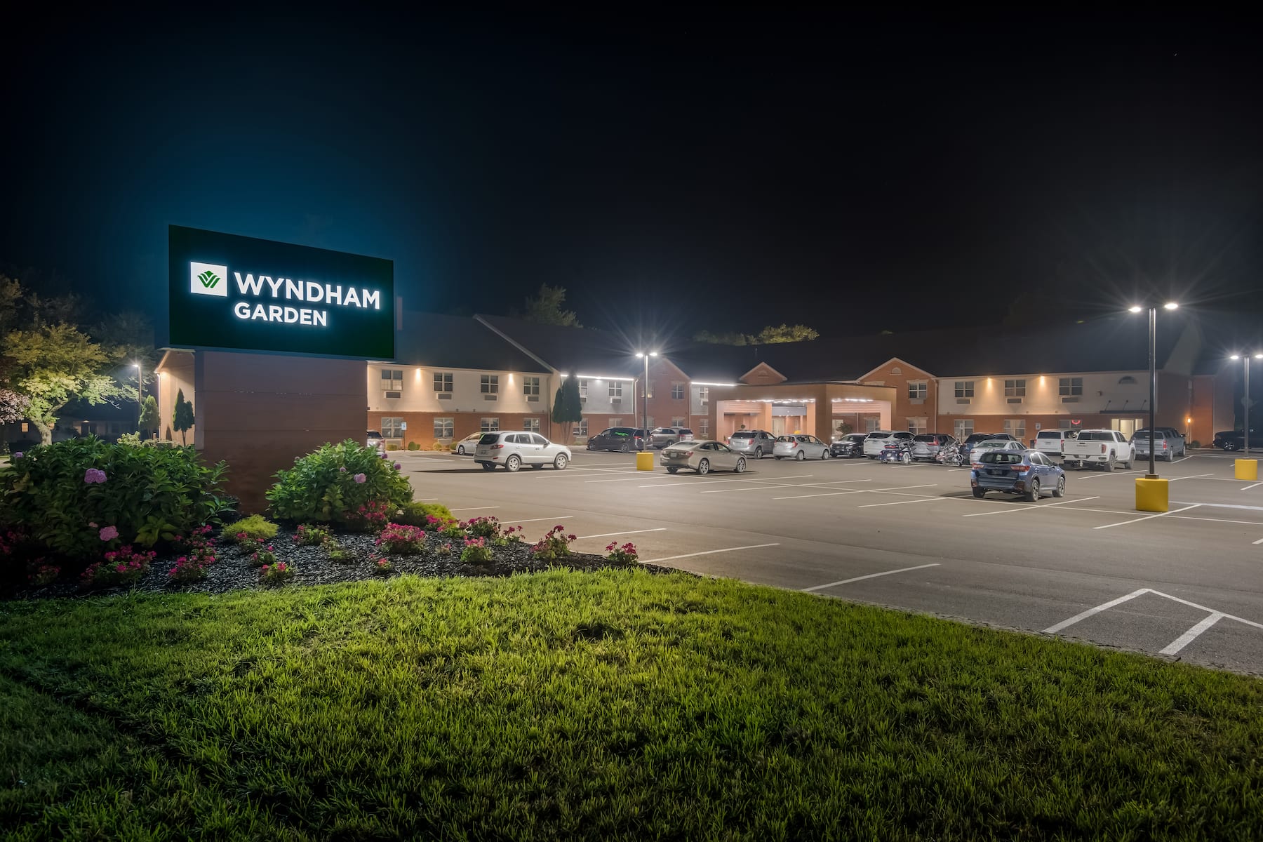 Exterior of Wyndham Garden Galena Hotel & Day Spa hotel in Galena, Illinois