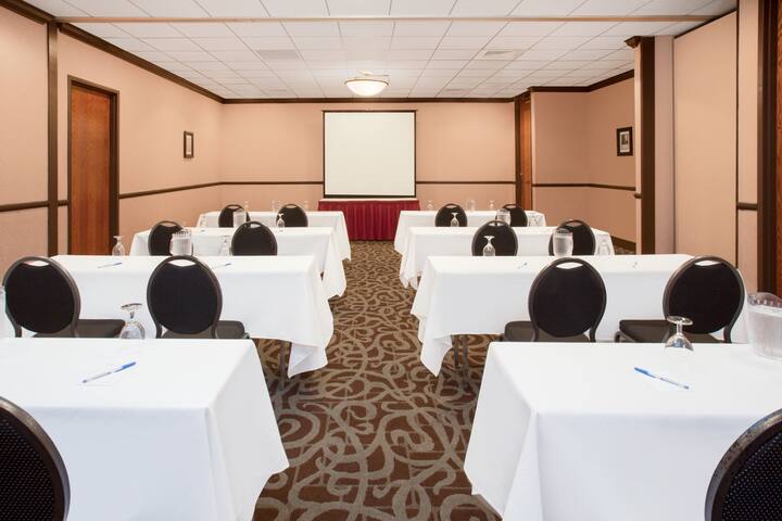 meeting room at wyndham garden schaumburg chicago northwest in schaumburg illinois - Wyndham Garden Schaumburg Chicago Northwest meeting room at wyndham garden schaumburg chicago northwest in schaumburg illinois - Wyndham Garden Schaumburg Chicago Northwest