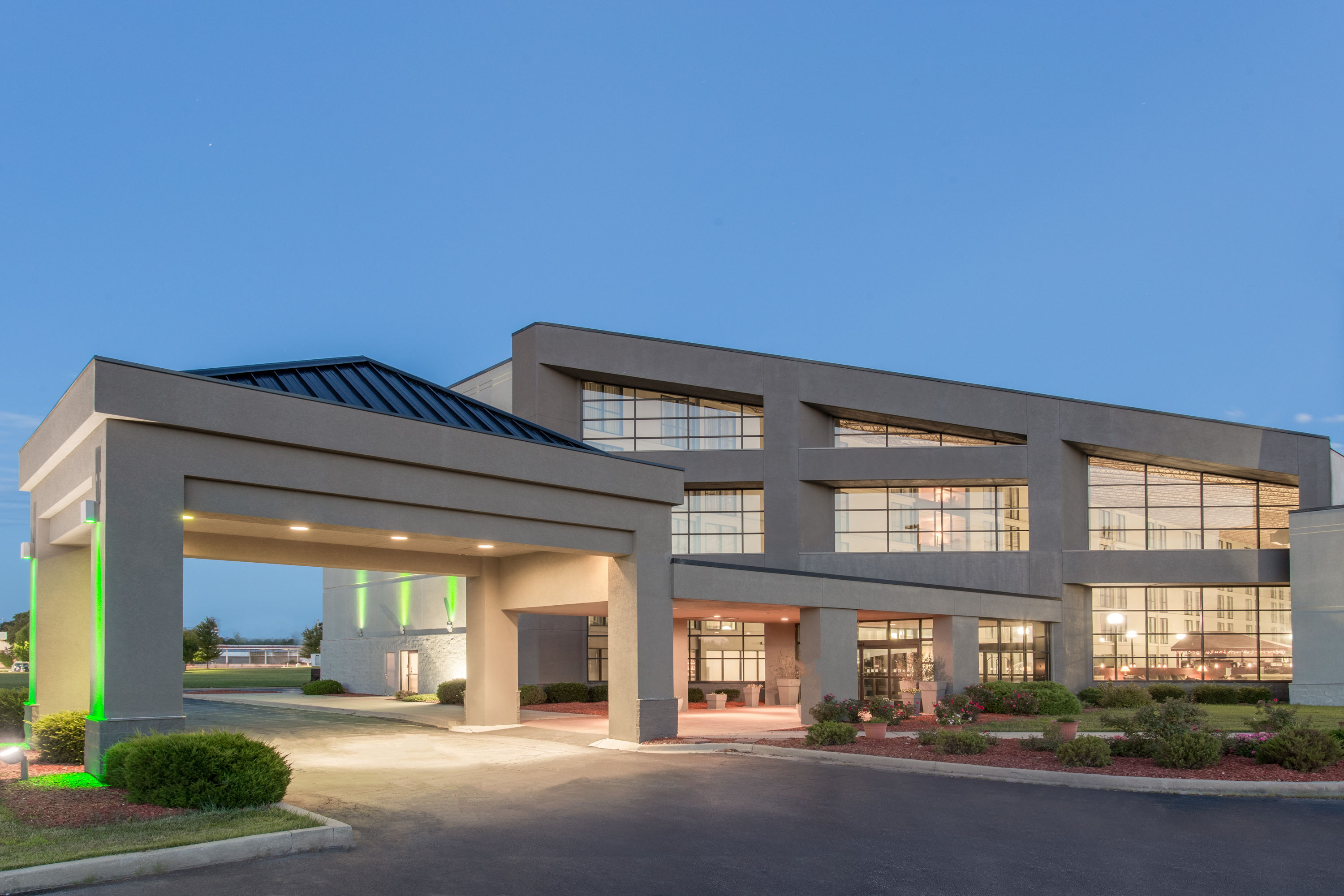 Exterior Dusk Image of Wyndham Garden Conference Center Champaign/Urbana hotel in Urbana, Illinois