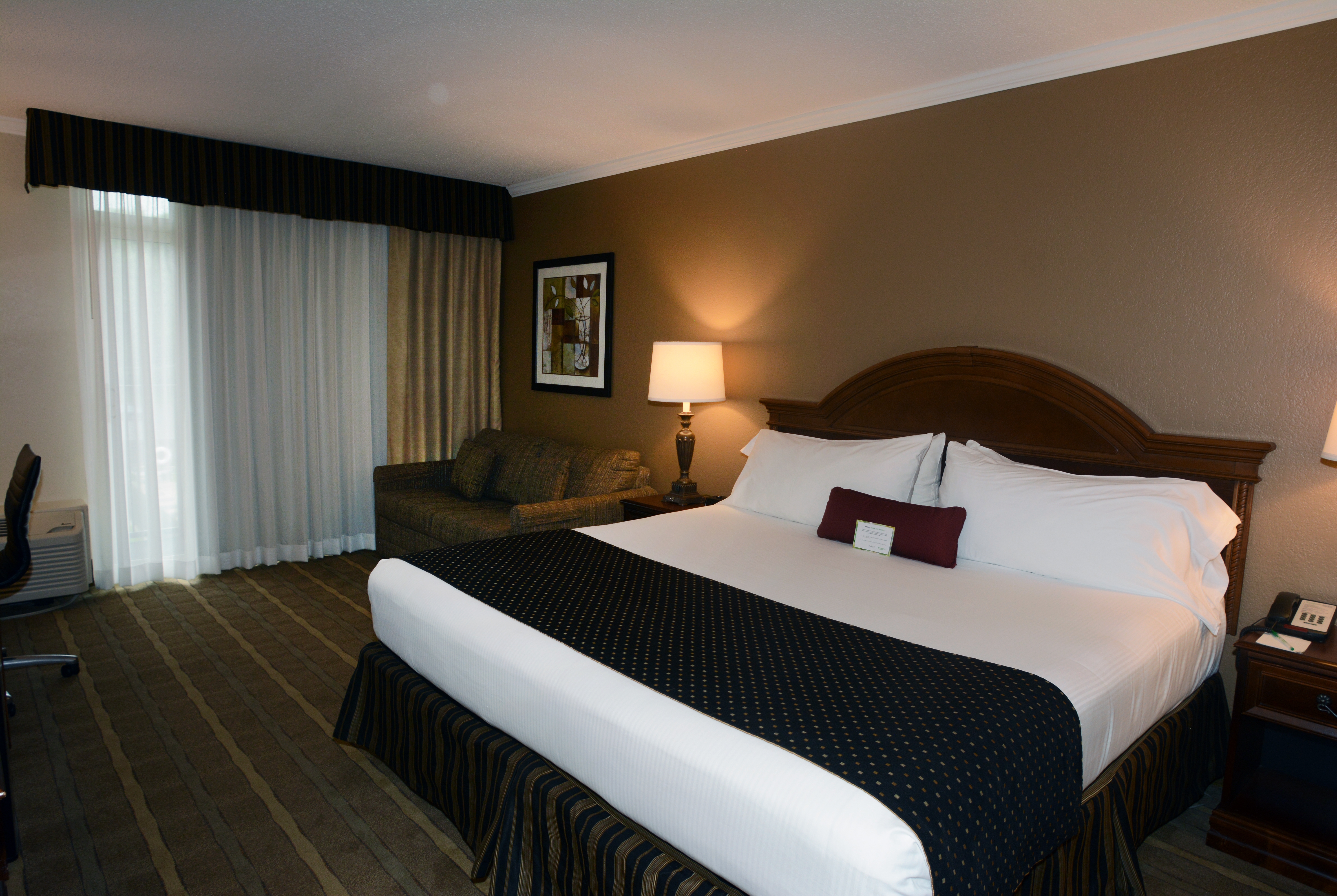 Guest room feature at the Wyndham Garden Warsaw in Warsaw, Indiana