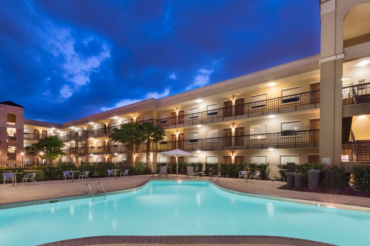 Wyndham Garden Baton Rouge Hotels La 70809 Pool At The Wyndham Garden Baton Rouge In Louisiana