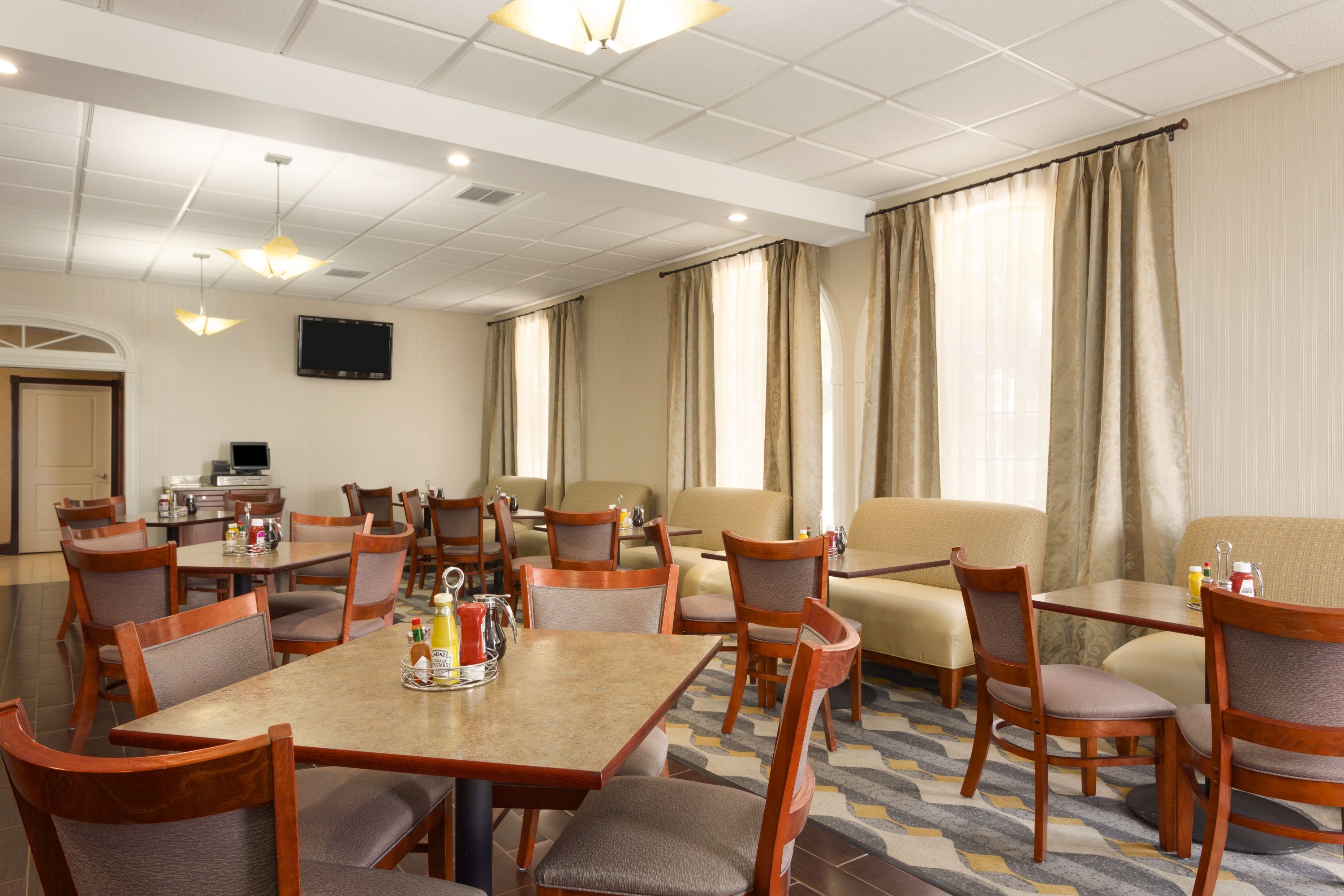 Wyndham Garden Grand Rapids Airport | Grand Rapids, MI Hotels