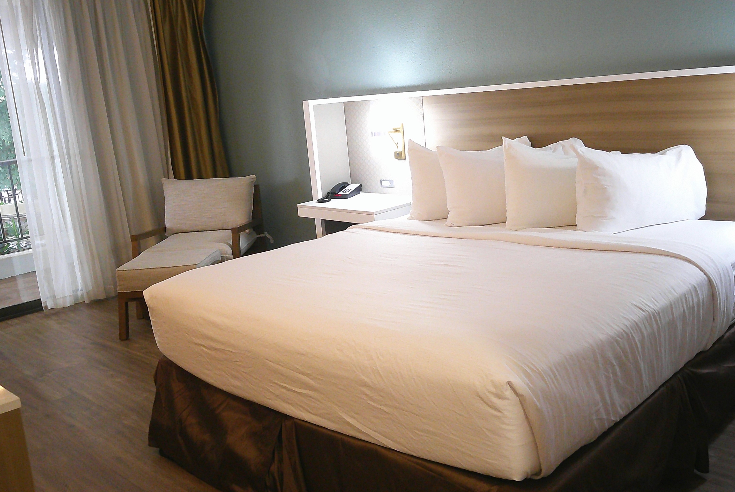 Guest room at the Wyndham Garden Romulus Detroit Metro Airport in Romulus, Michigan