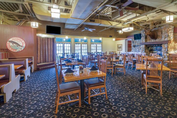 Wyndham Garden Sterling Heights Hotels Mi 48312 Loon River Café