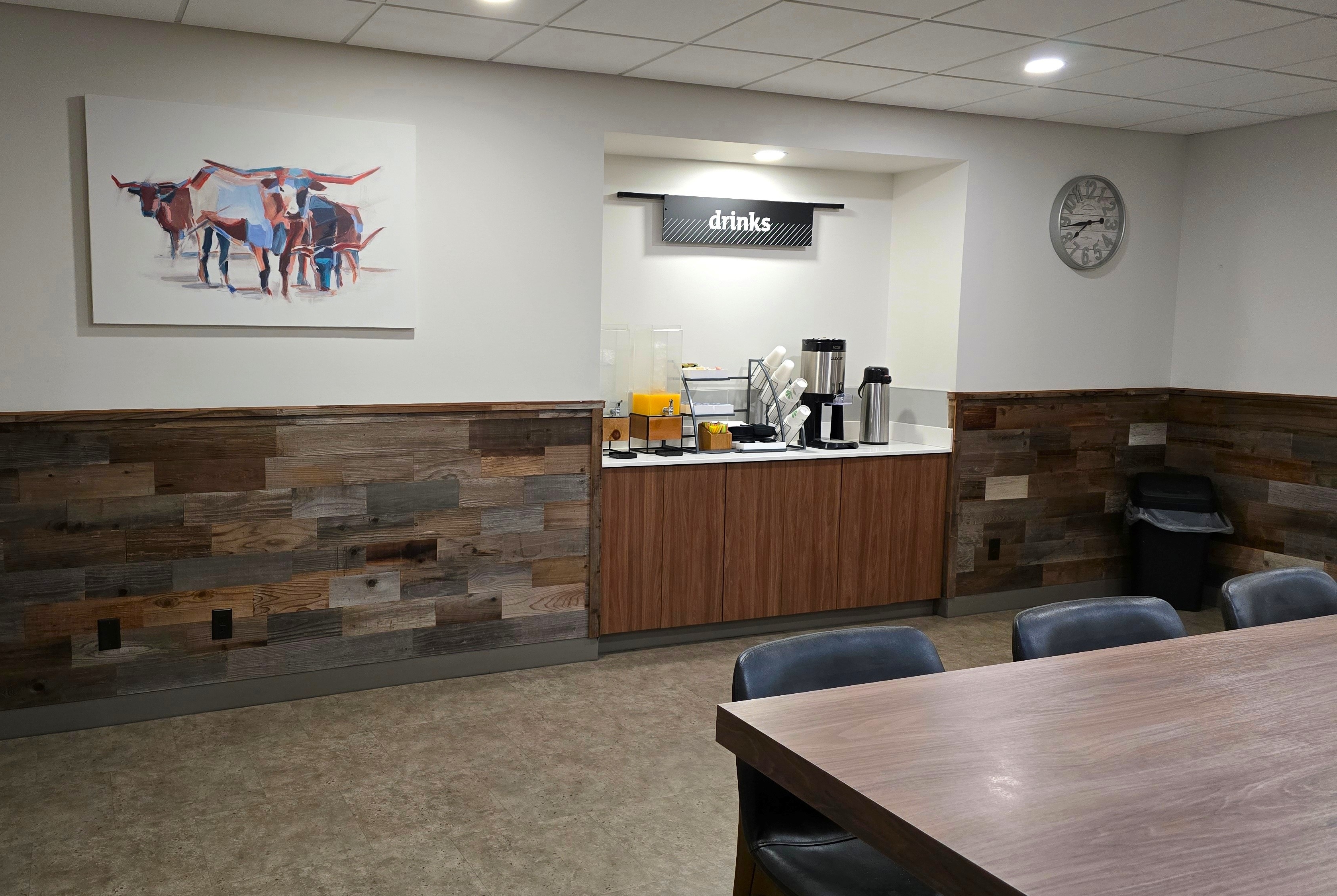 Alexandria Hotel & Conference Center restaurant breakfast area with seating in Alexandria, Minnesota