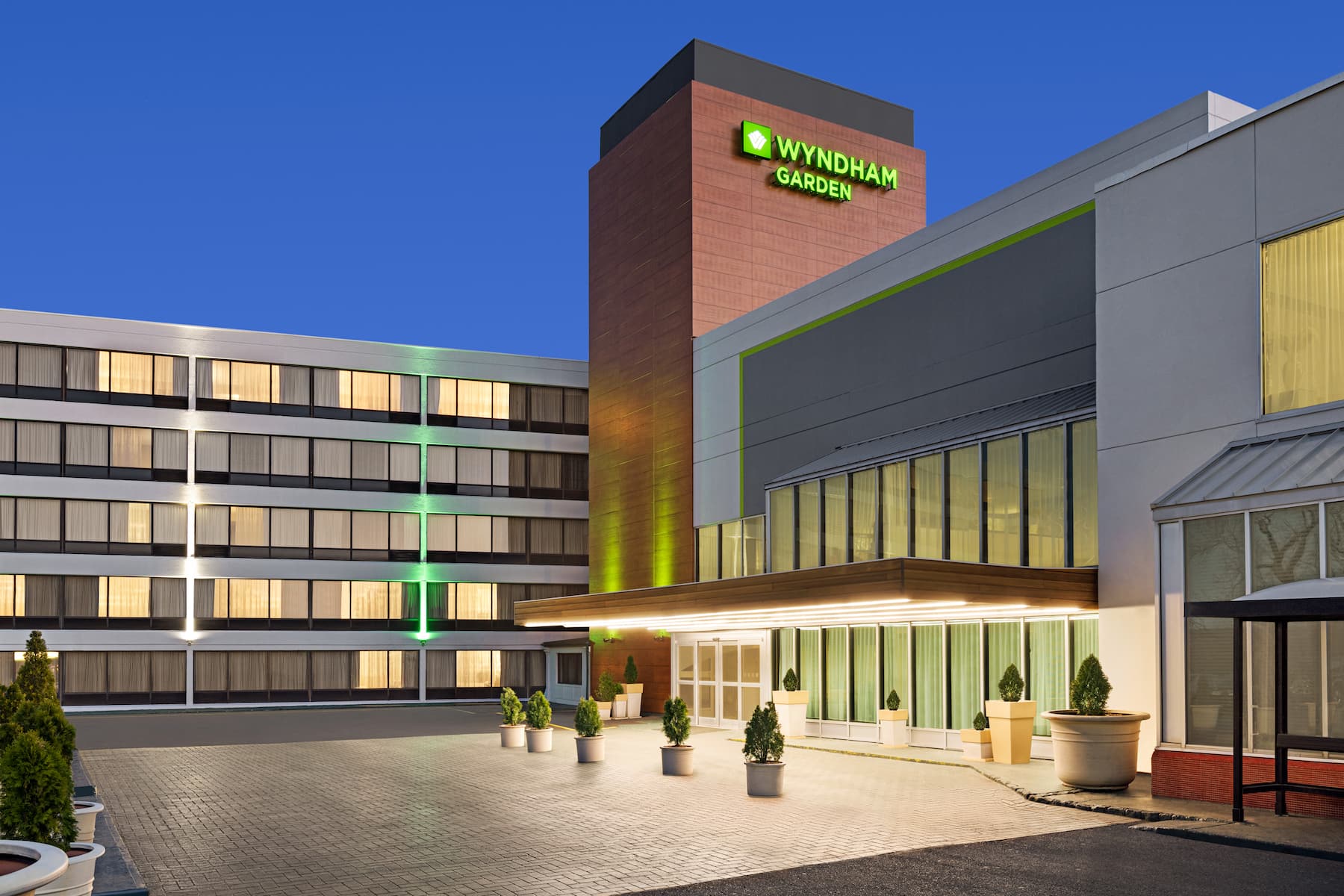 Exterior of Wyndham Garden Totowa hotel in Totowa, New Jersey