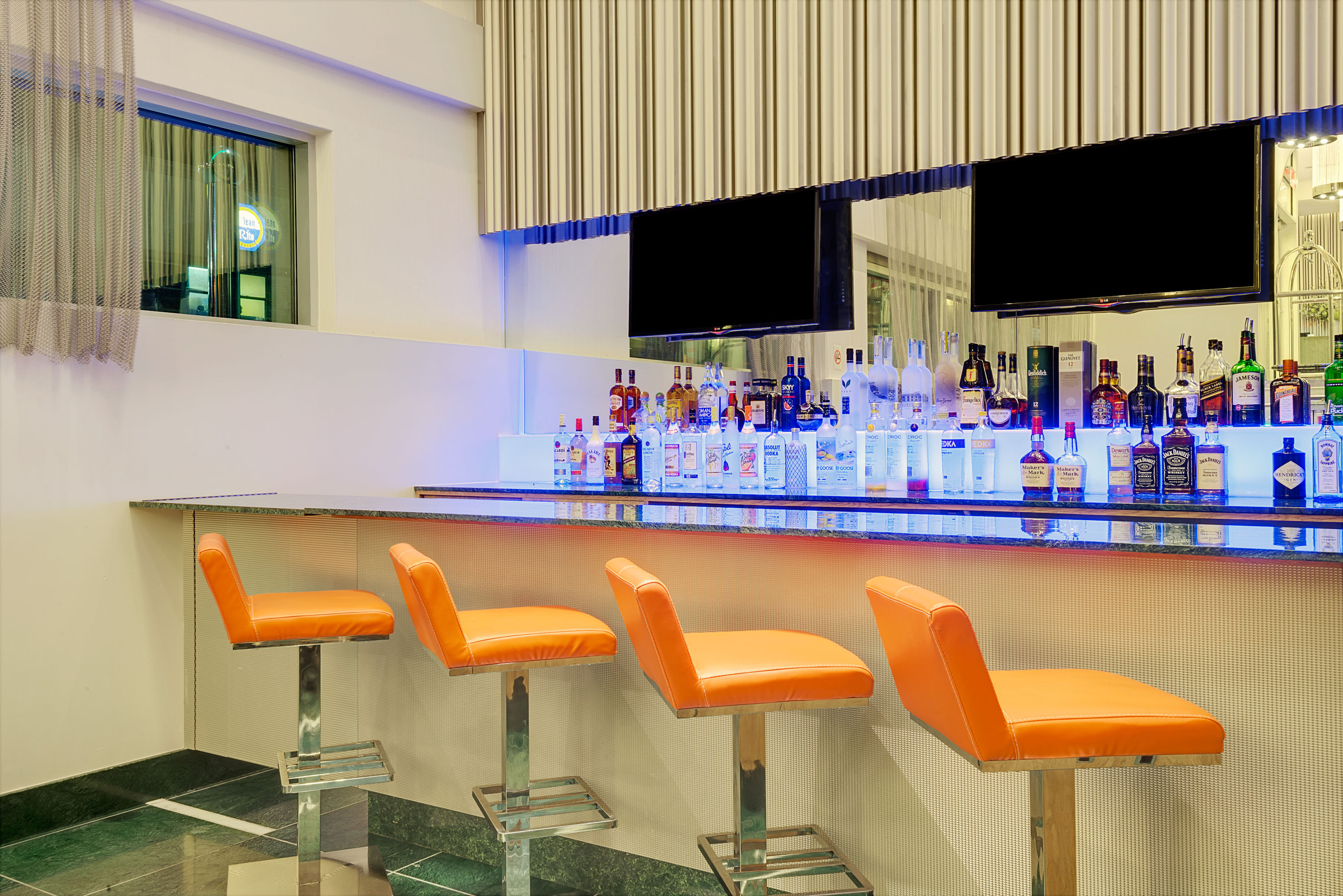 Hollywood park casino happy hour specials