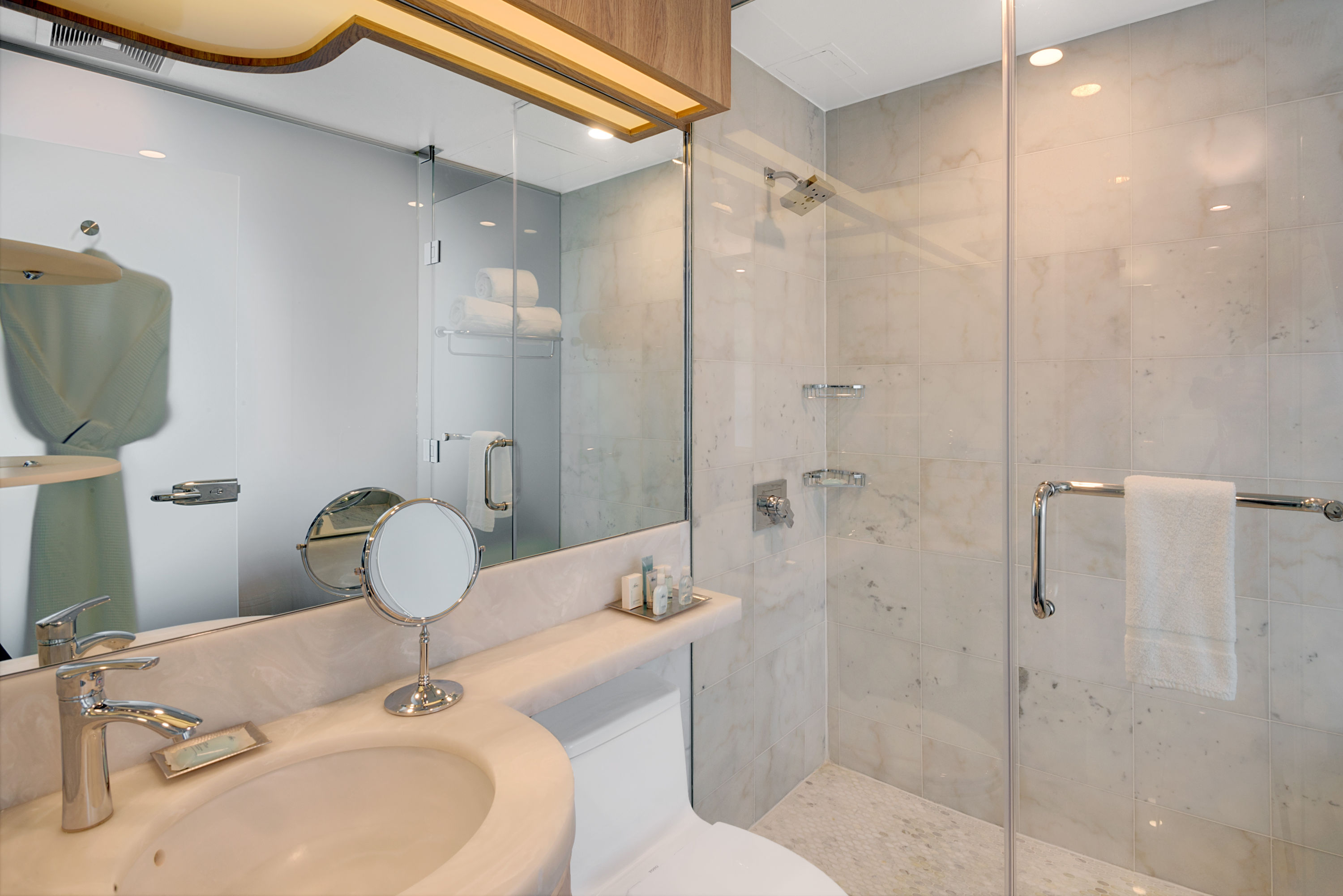 Guest room bath at the Wyndham Garden Brooklyn Sunset Park in Brooklyn, New York